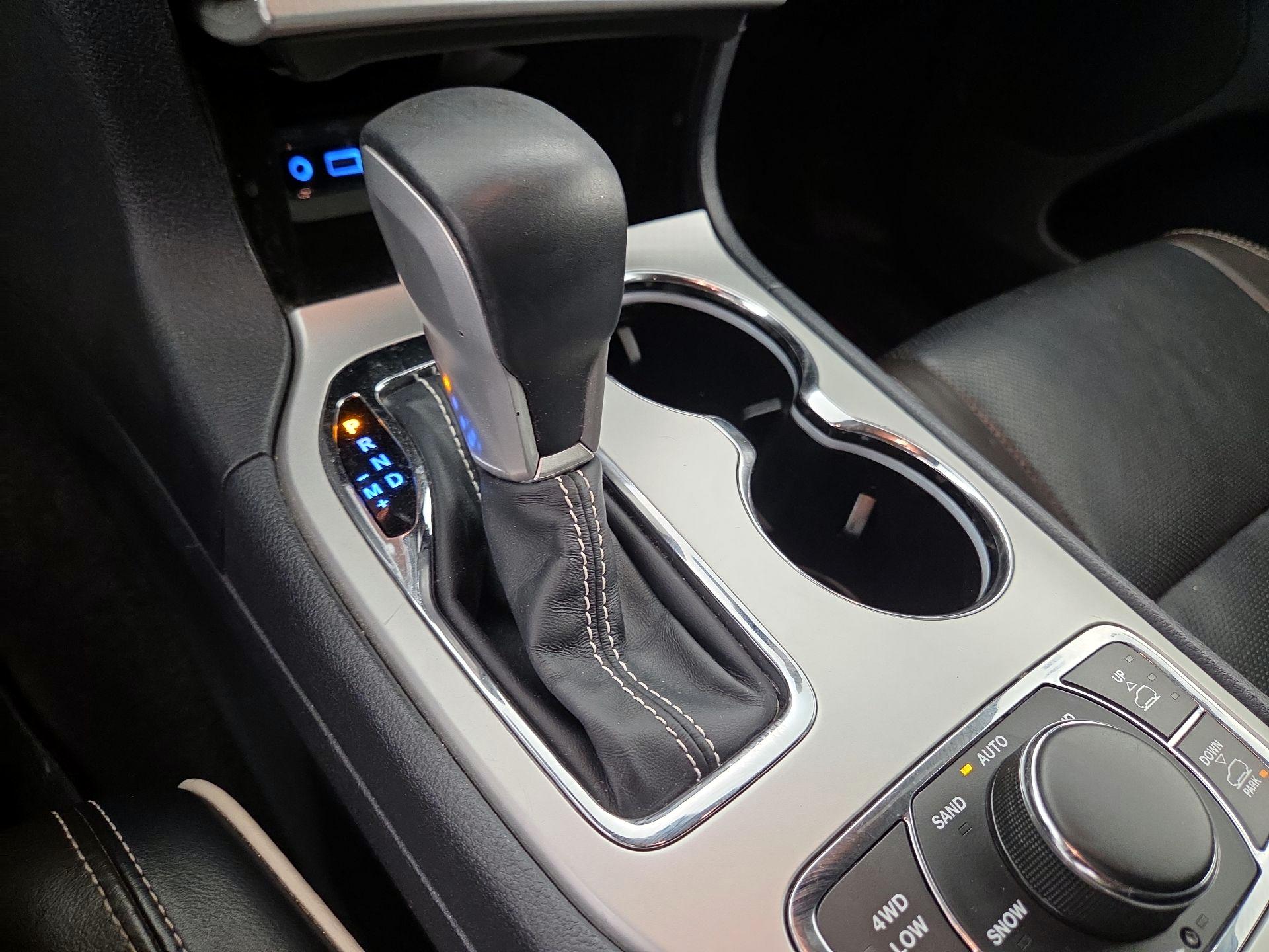 Thumbnail: 2016 Jeep Grand Cherokee - 17