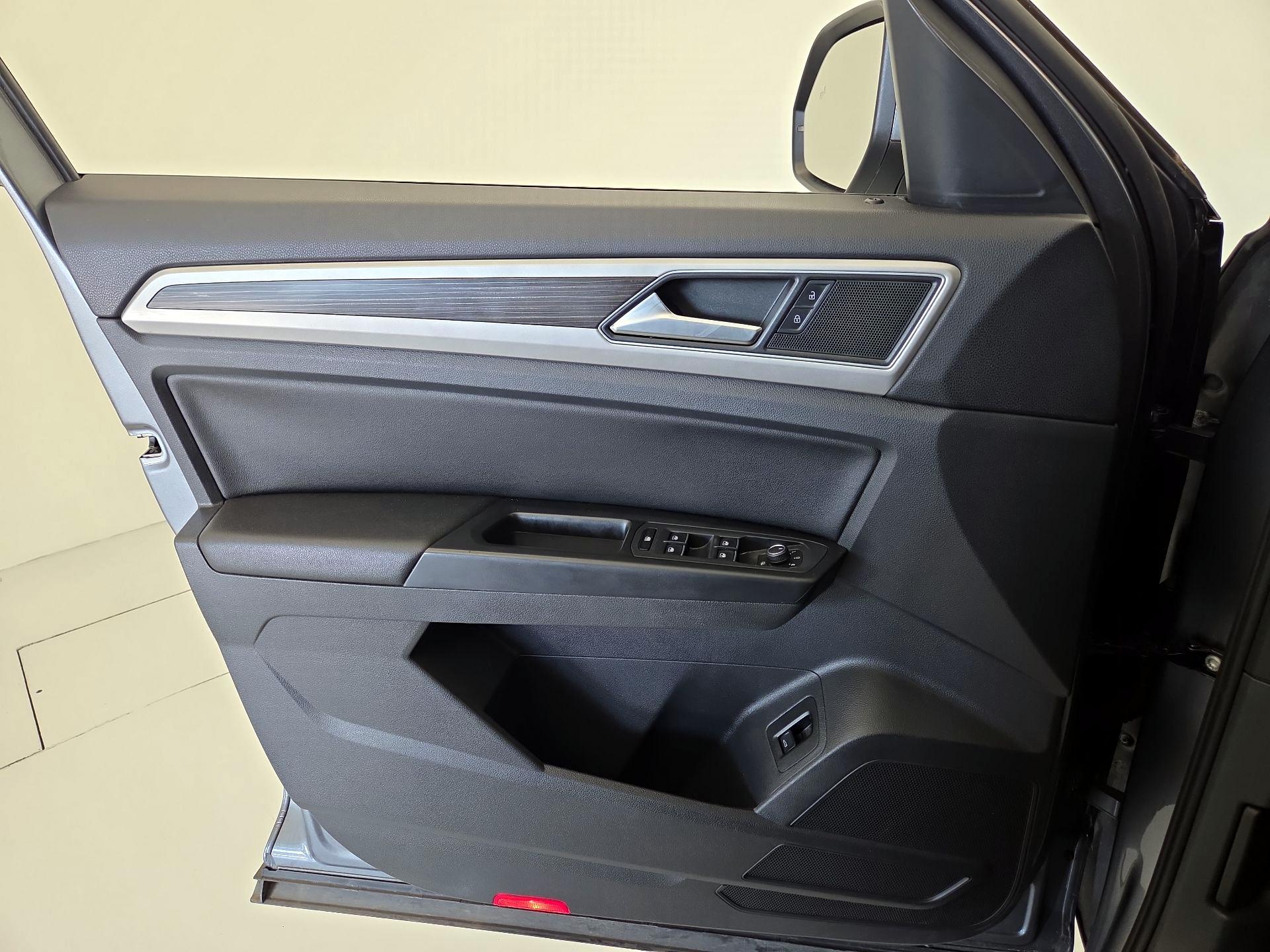 Thumbnail: 2018 Volkswagen Atlas - 12