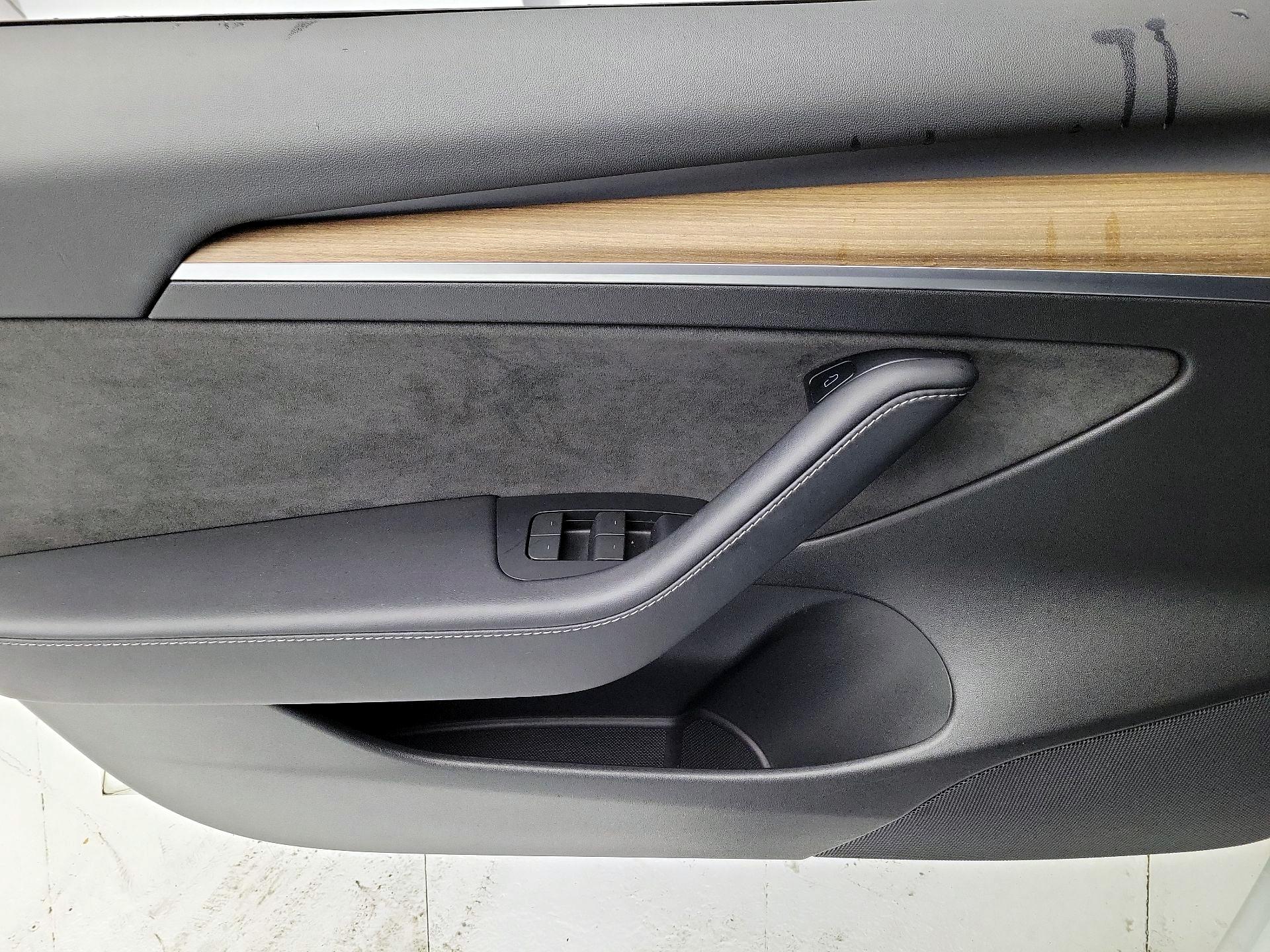 Thumbnail: 2022 Tesla Model 3 - 12