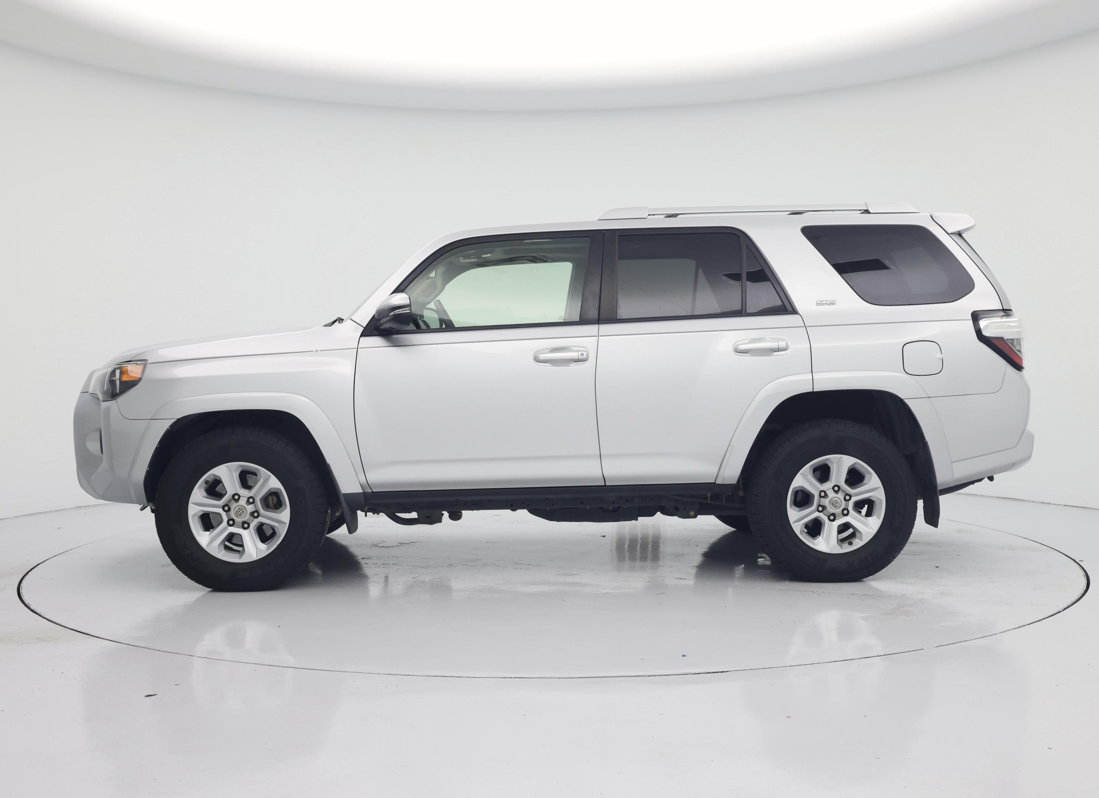Thumbnail: 2017 Toyota 4Runner - 3