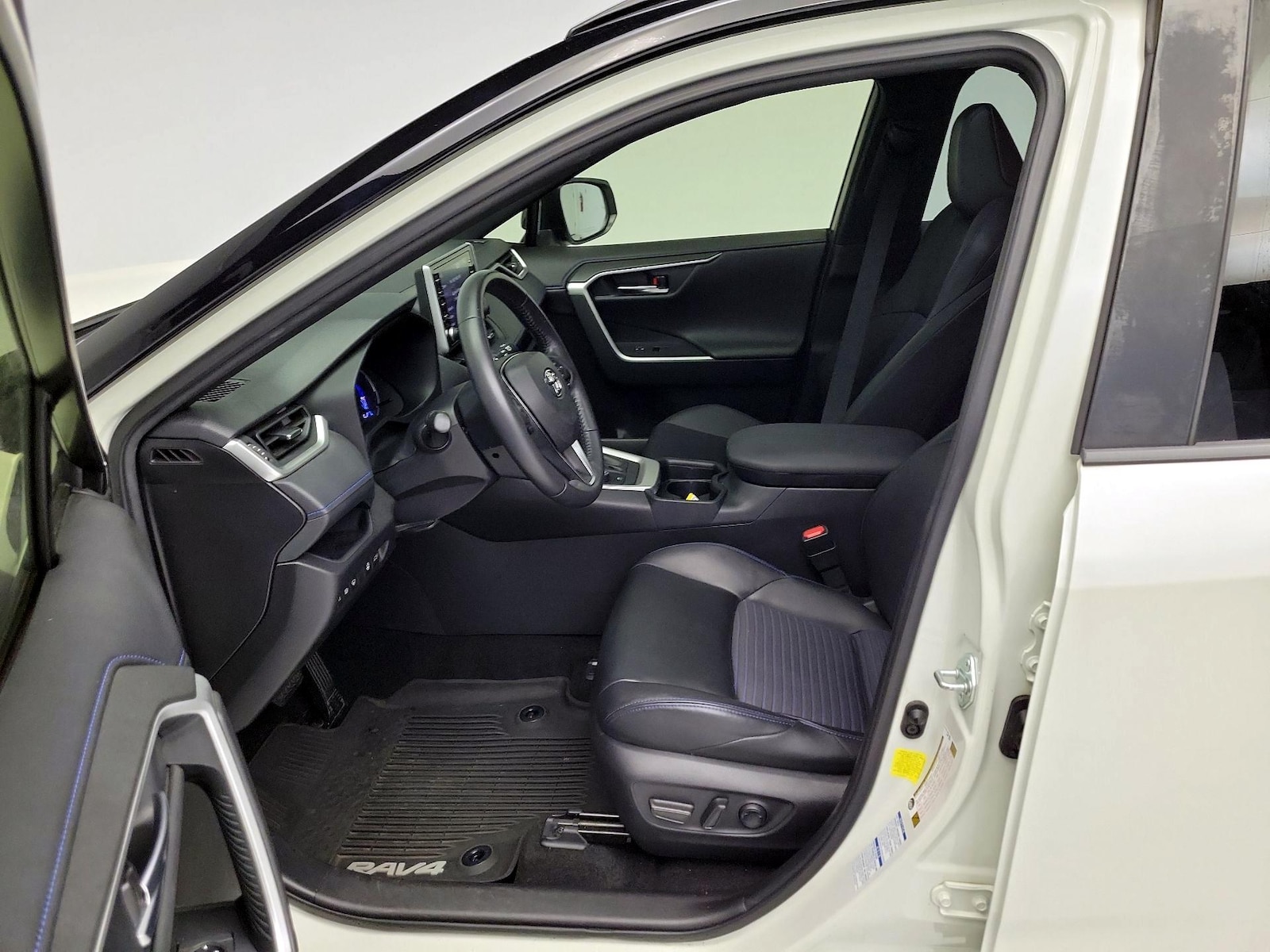 2020 Toyota RAV4 XSE - Photo 12