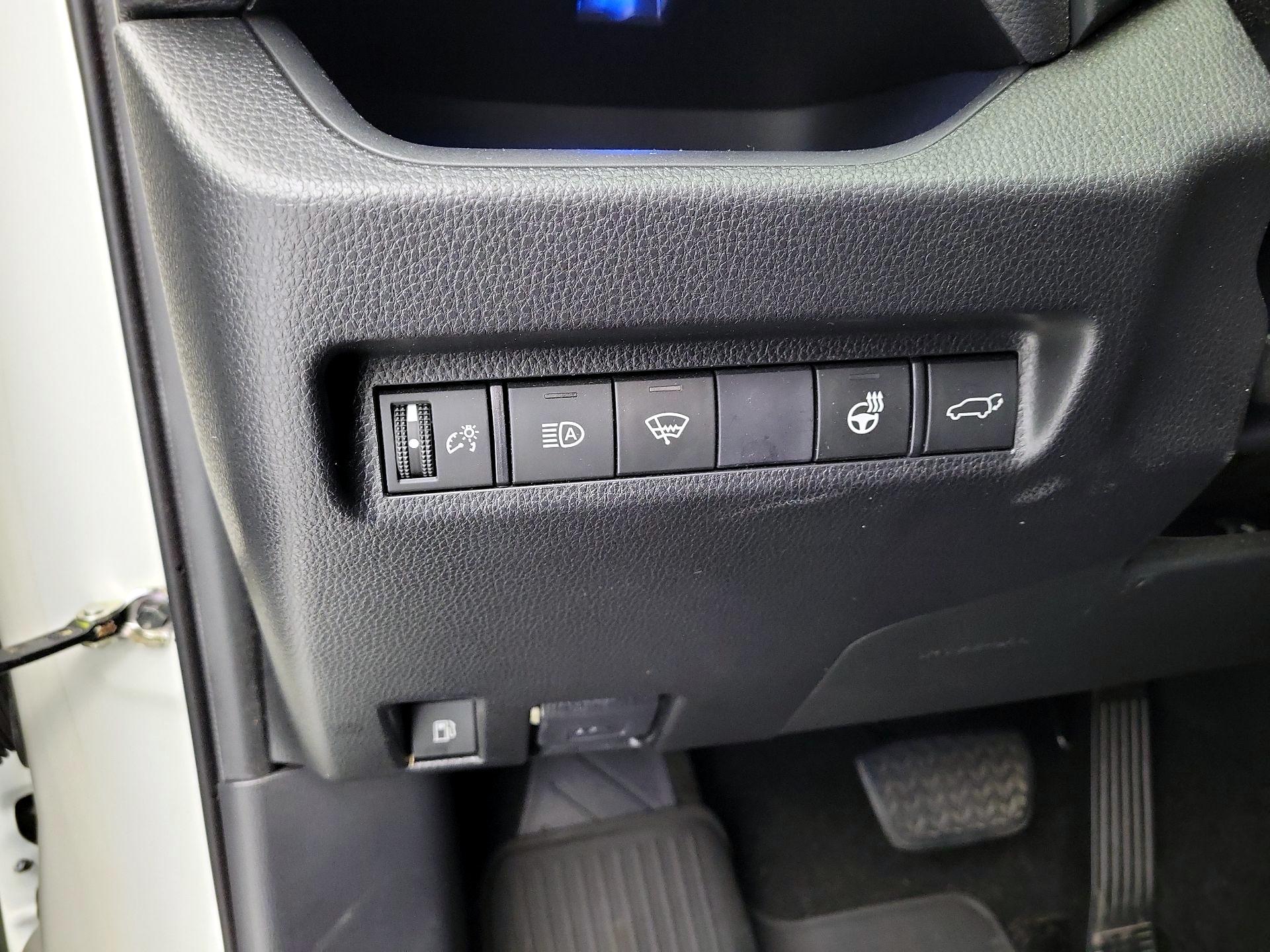 Thumbnail: 2020 Toyota RAV4 - 13