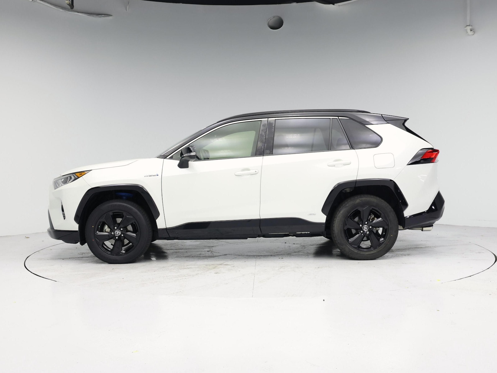 2020 Toyota RAV4 XSE - Photo 4