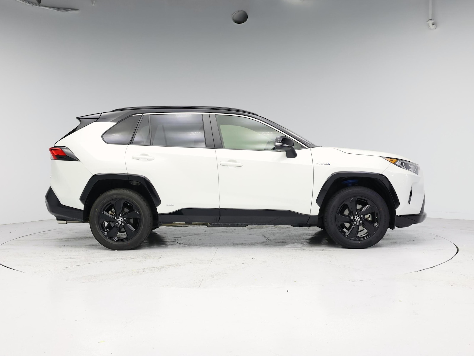 2020 Toyota RAV4 XSE - Photo 8