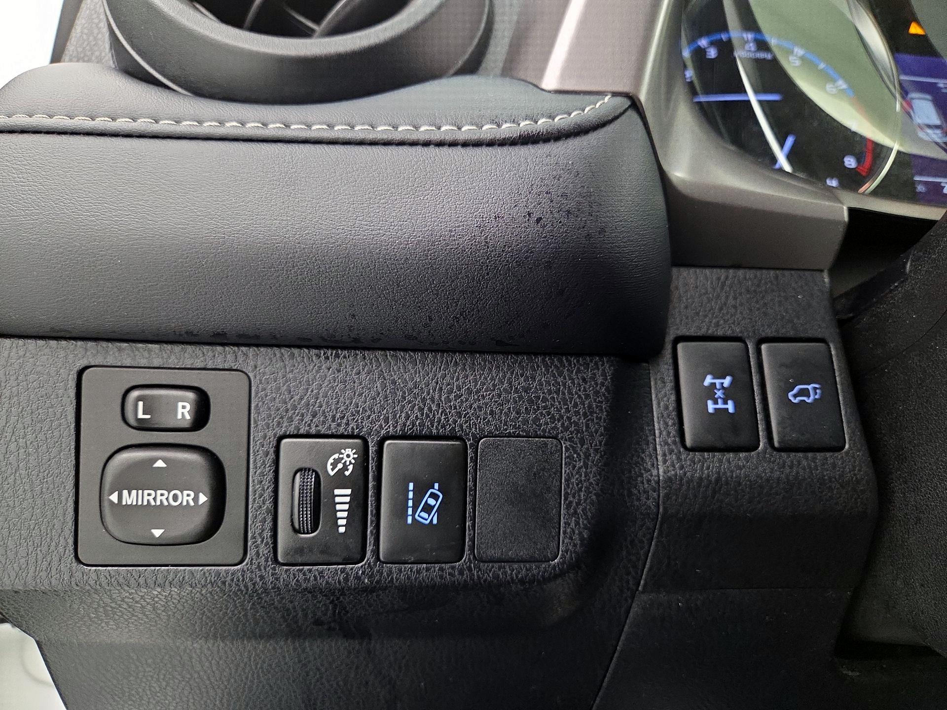 Thumbnail: 2018 Toyota RAV4 - 13