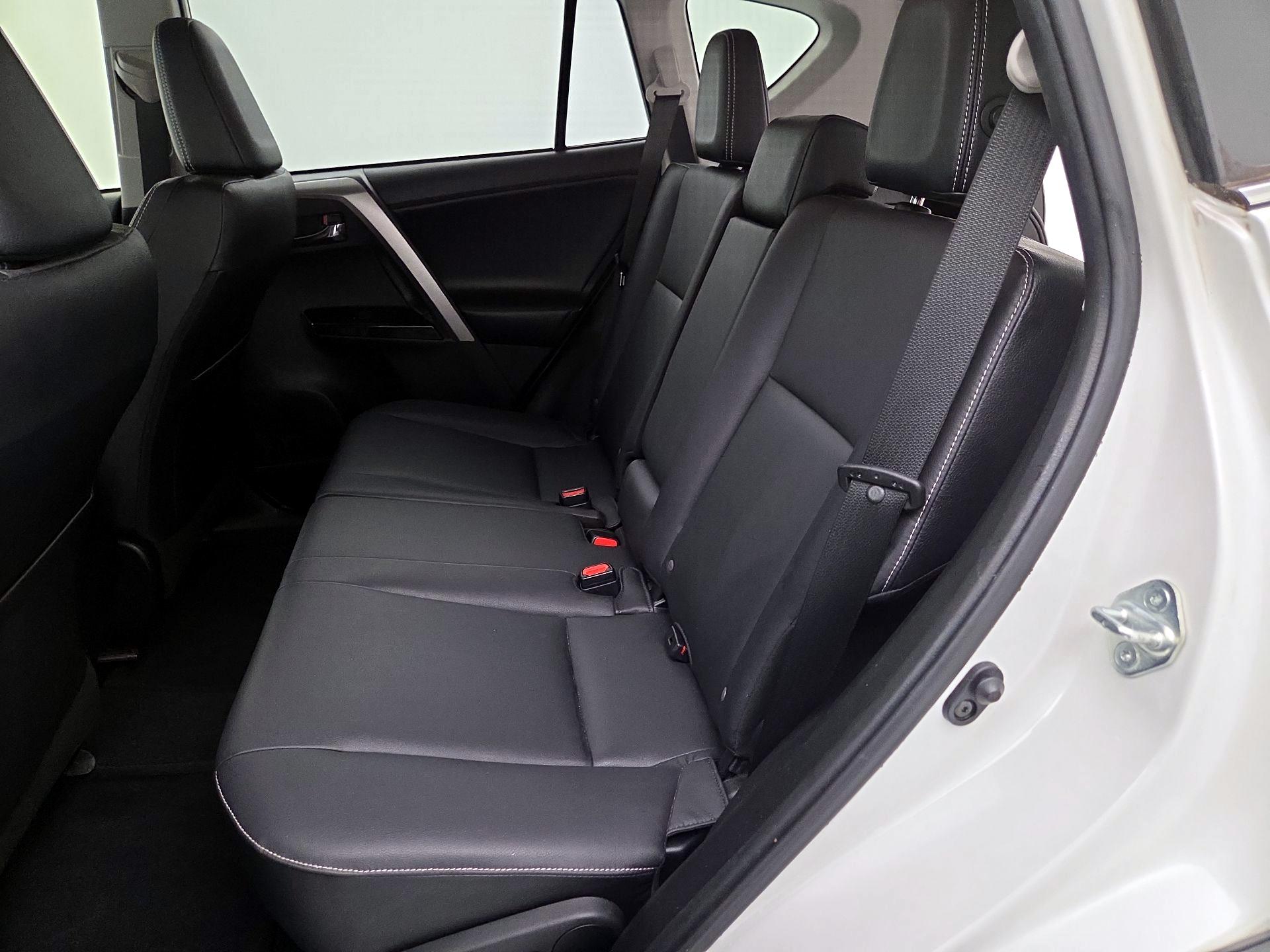 Thumbnail: 2018 Toyota RAV4 - 20