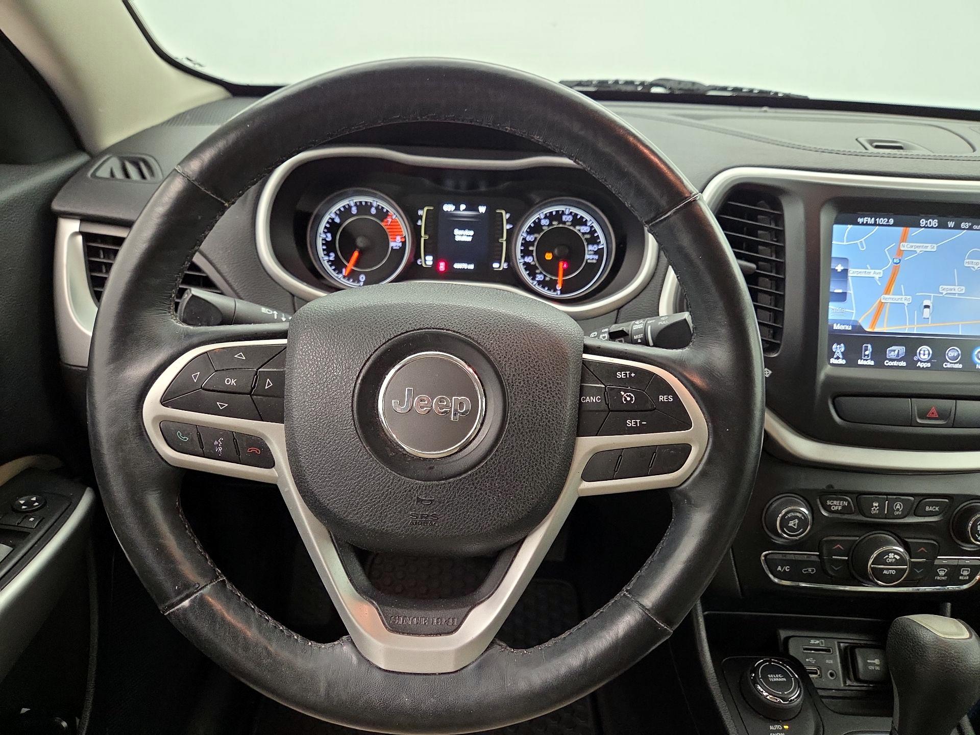Thumbnail: 2017 Jeep Cherokee - 10