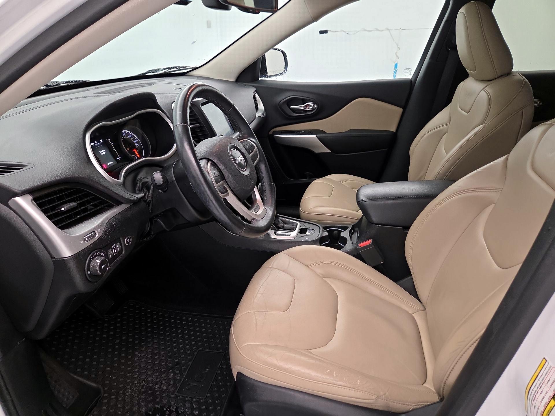 Thumbnail: 2017 Jeep Cherokee - 11