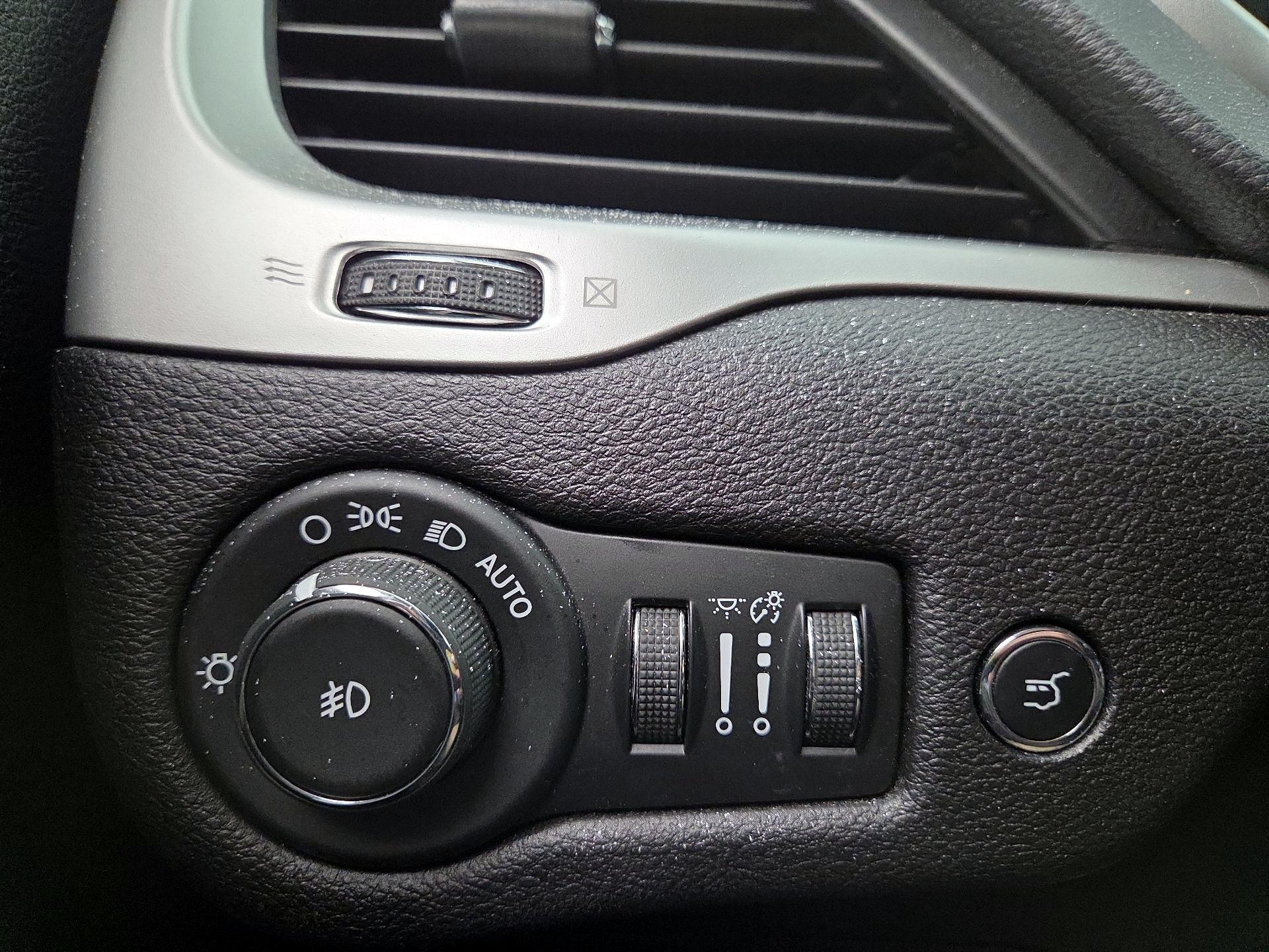 Thumbnail: 2017 Jeep Cherokee - 13