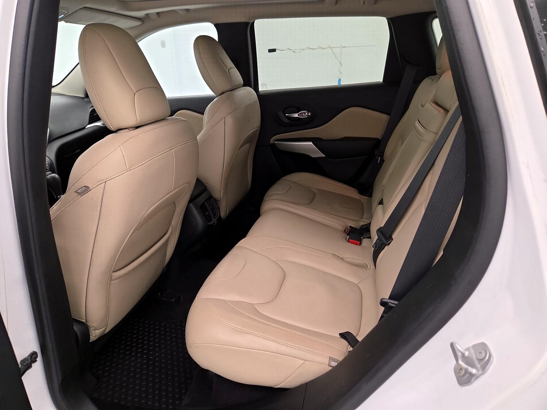 Thumbnail: 2017 Jeep Cherokee - 20