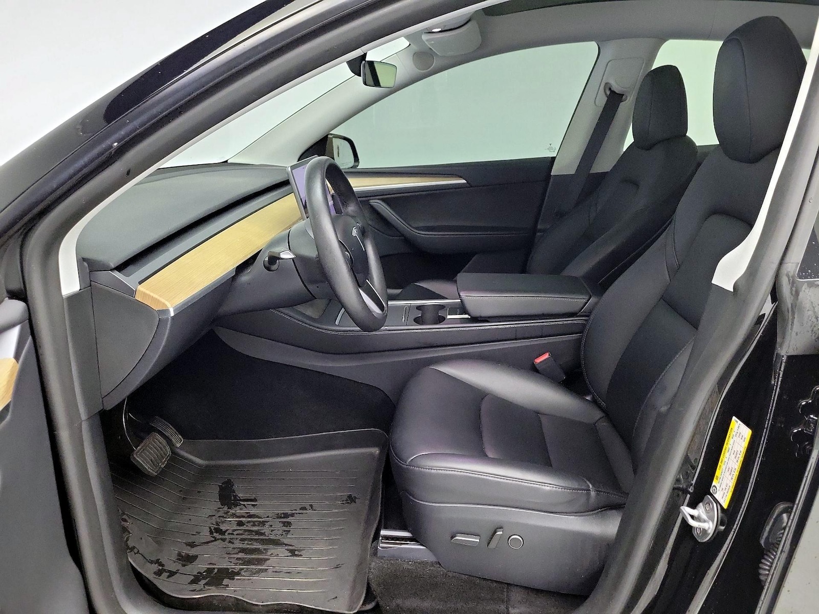 2024 Tesla Model Y Long Range - Photo 12