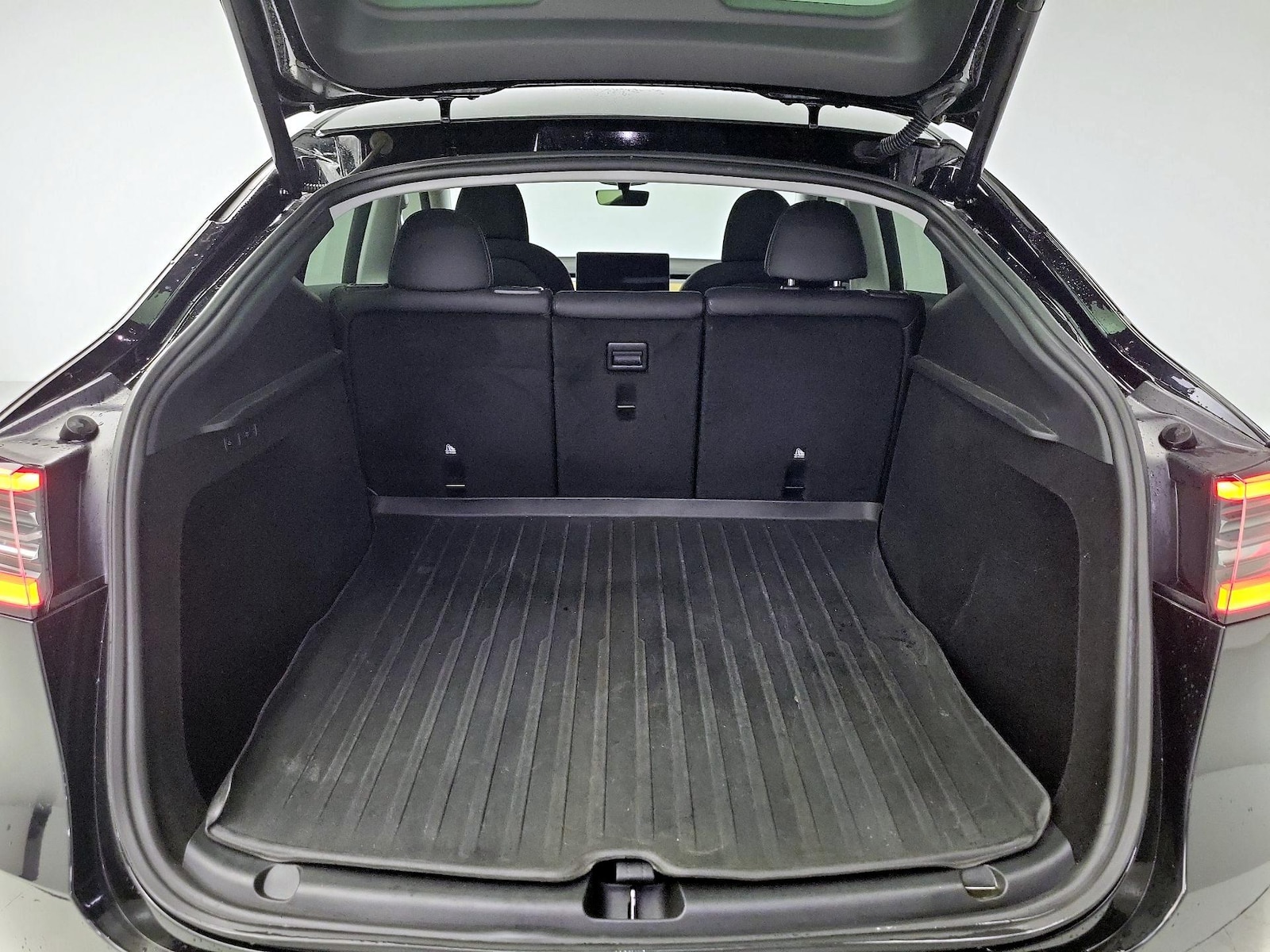 2024 Tesla Model Y Long Range - Photo 21