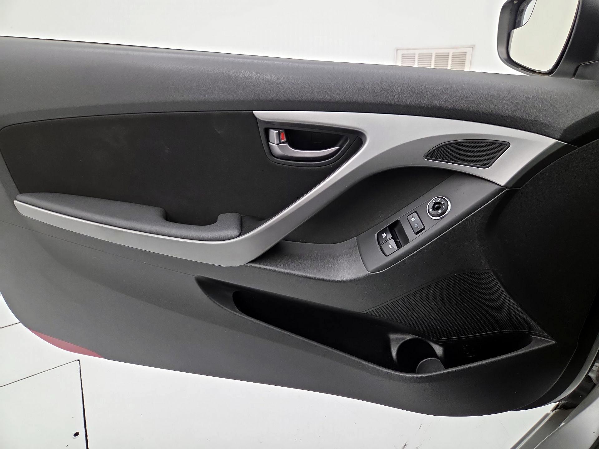 Thumbnail: 2014 Hyundai Elantra - 12