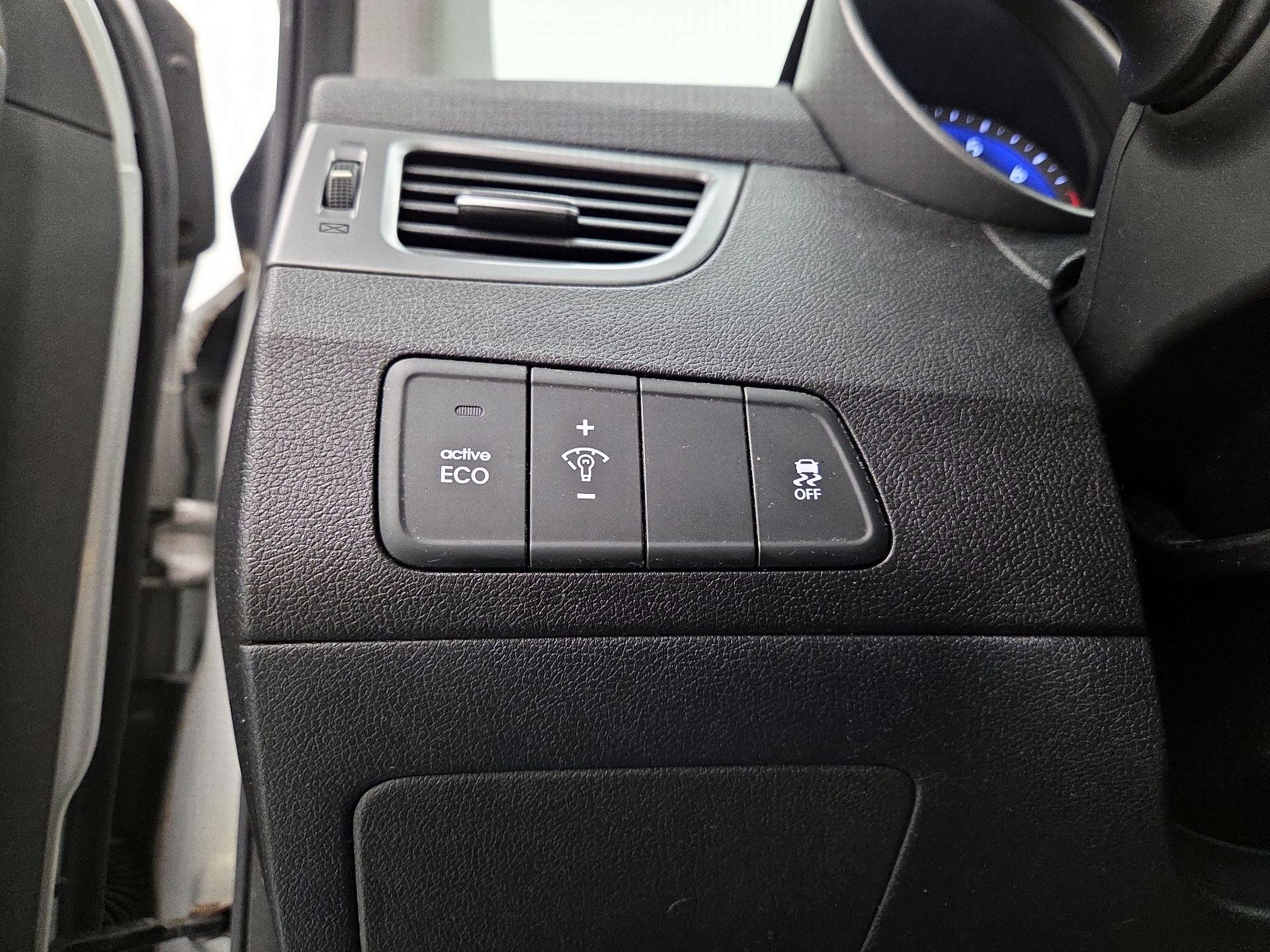 Thumbnail: 2014 Hyundai Elantra - 13