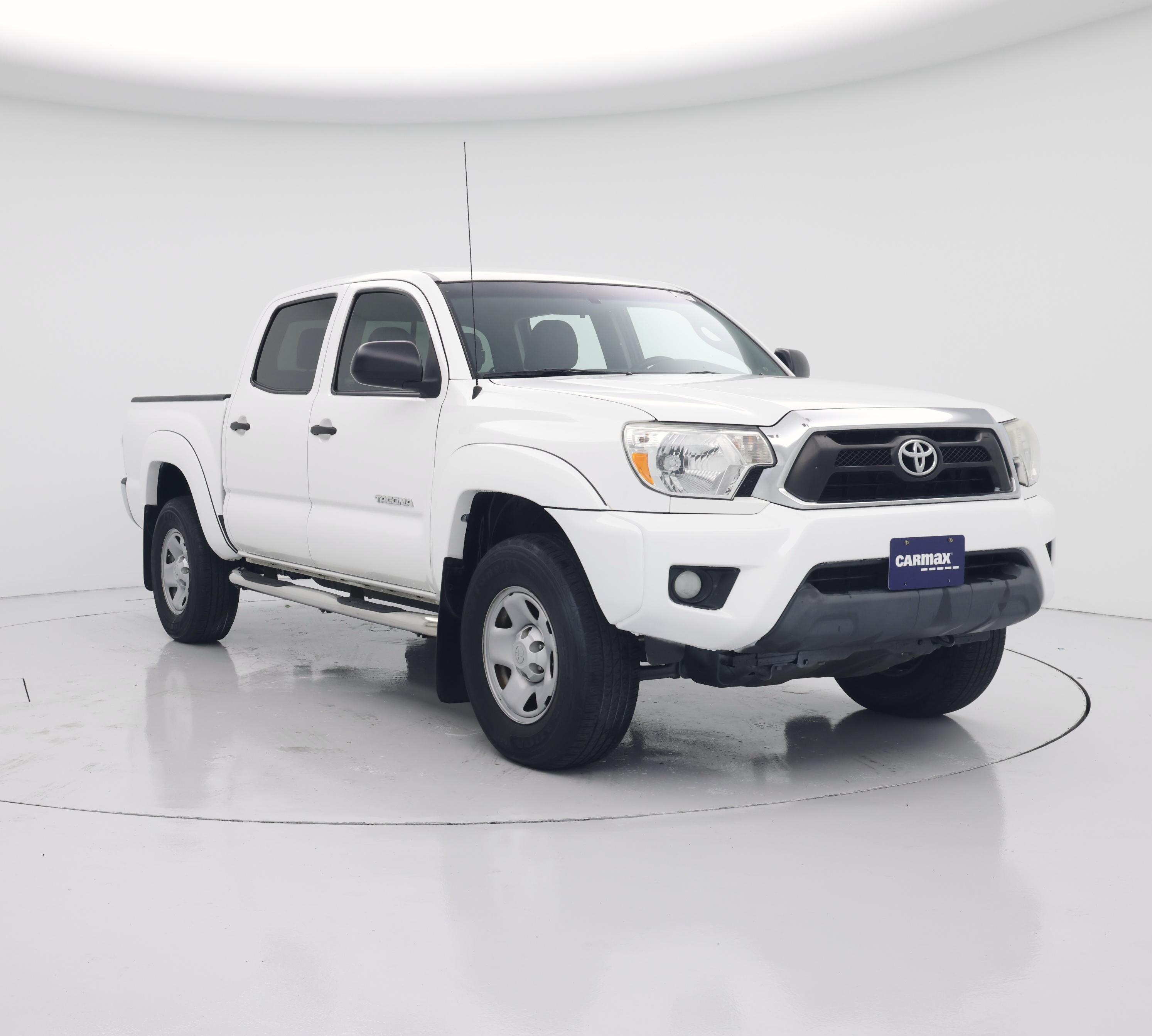 White 2015 Toyota Tacoma Pickup Truck 4X2 Automatic