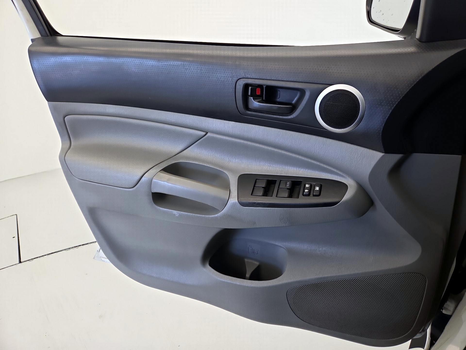 Thumbnail: 2015 Toyota Tacoma - 12