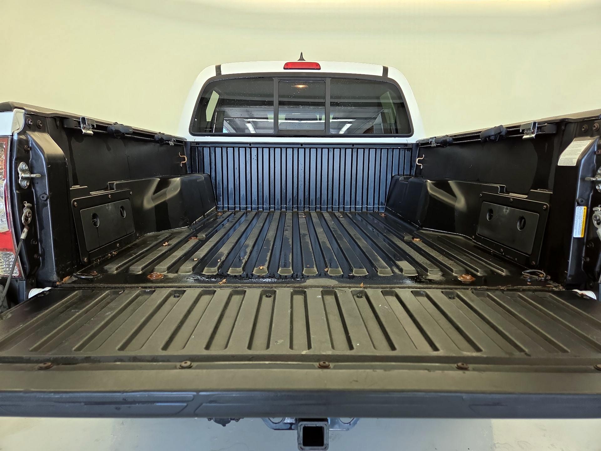 Thumbnail: 2015 Toyota Tacoma - 20