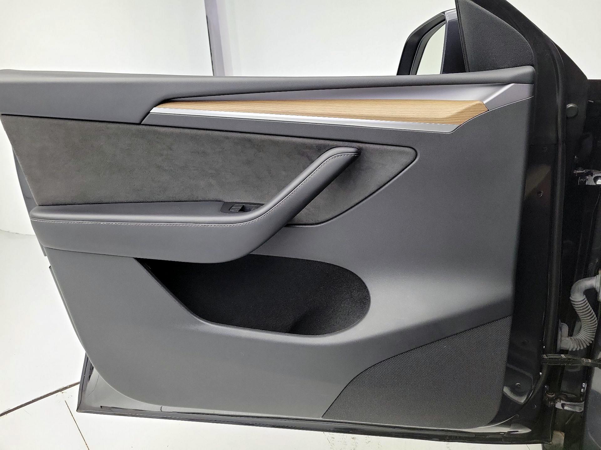 Thumbnail: 2023 Tesla Model 3 - 10