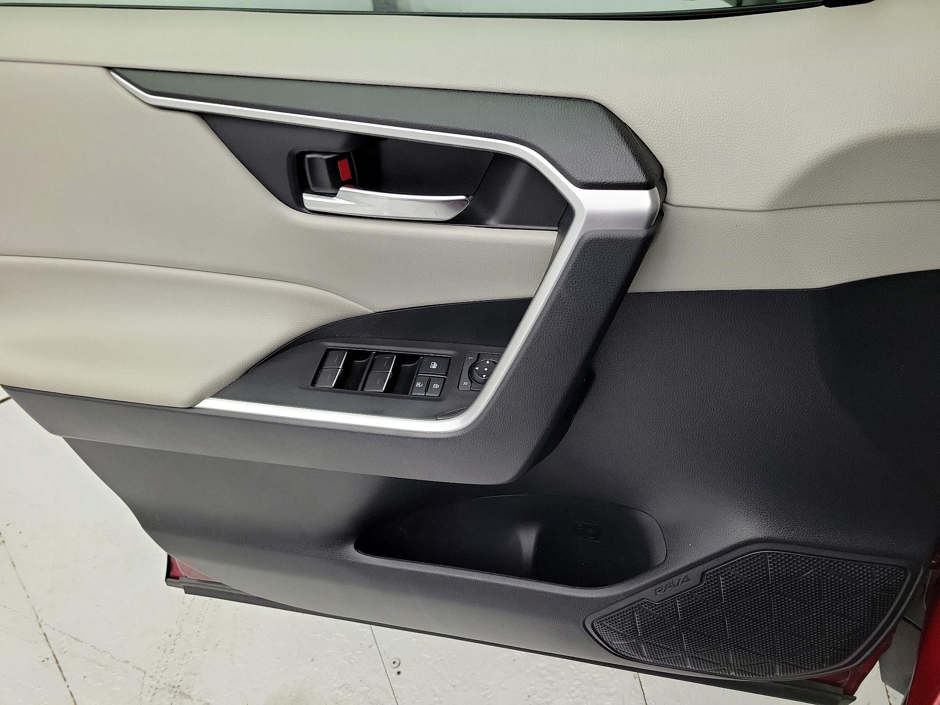 Thumbnail: 2022 Toyota RAV4 - 12