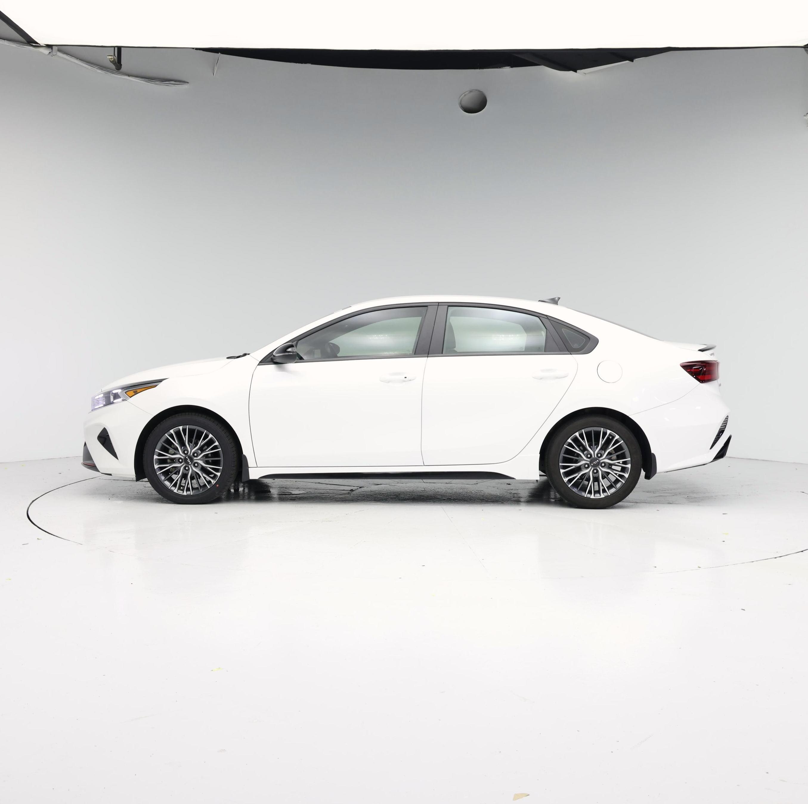 Thumbnail: 2023 Kia Forte - 3