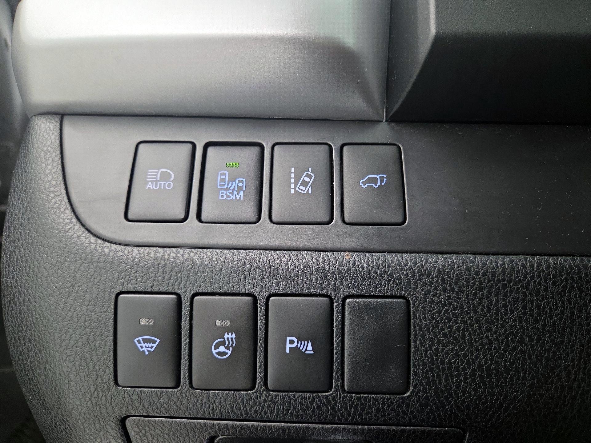 Thumbnail: 2016 Toyota Highlander - 13