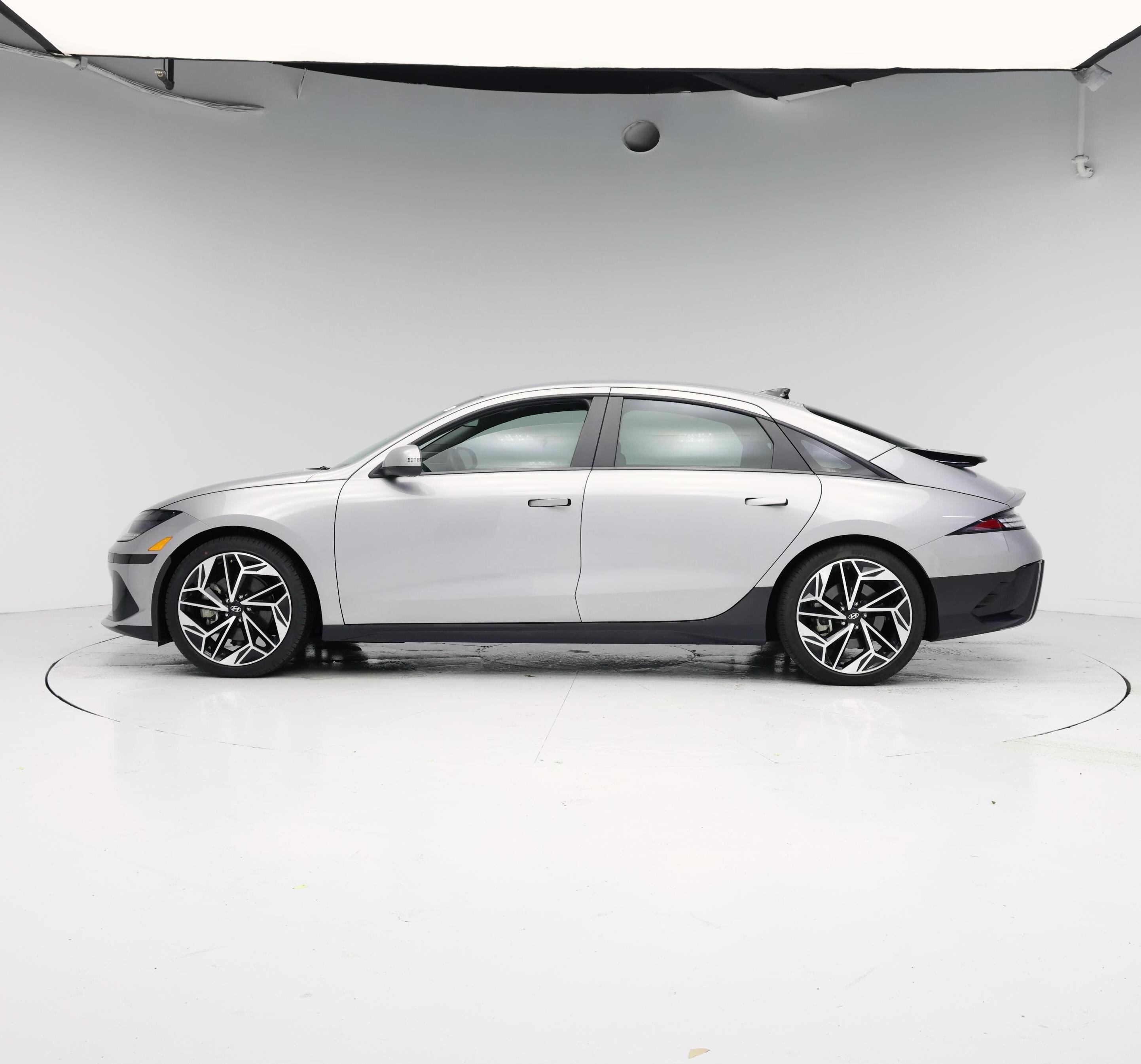 Thumbnail: 2023 Hyundai Ioniq 6 - 3