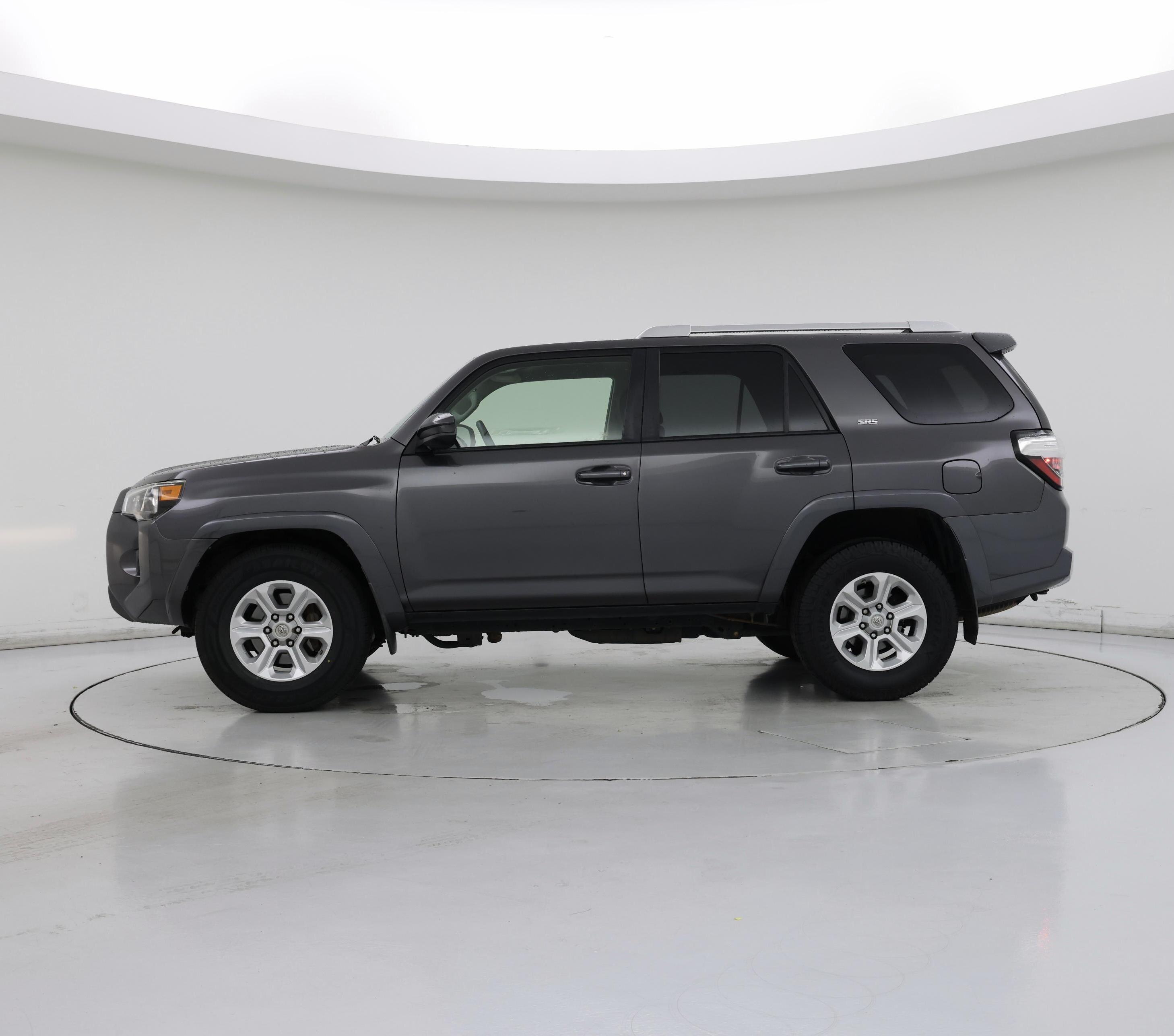 Thumbnail: 2015 Toyota 4Runner - 3
