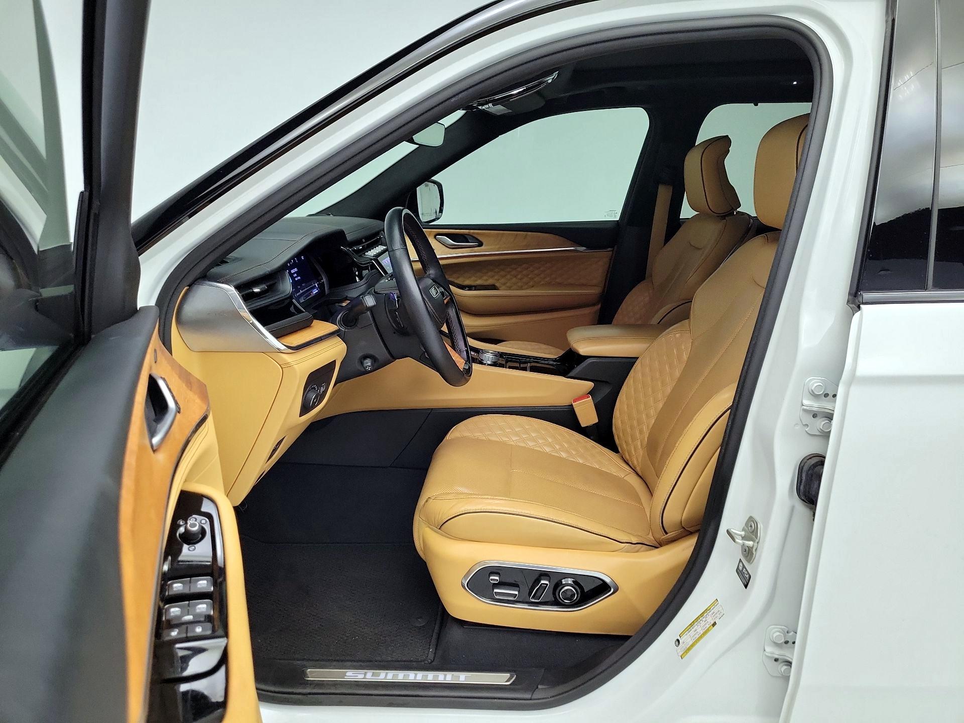 Thumbnail: 2023 Jeep Grand Cherokee - 11