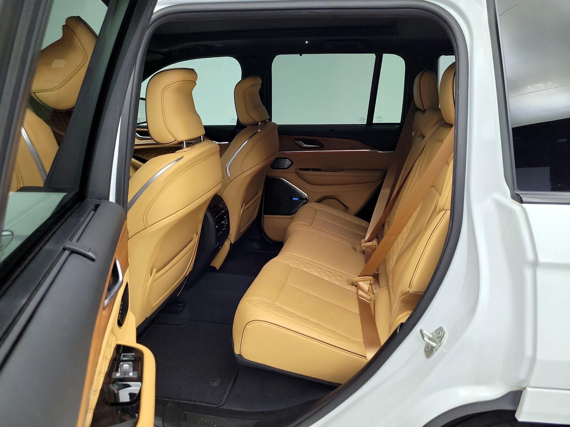 Thumbnail: 2023 Jeep Grand Cherokee - 20