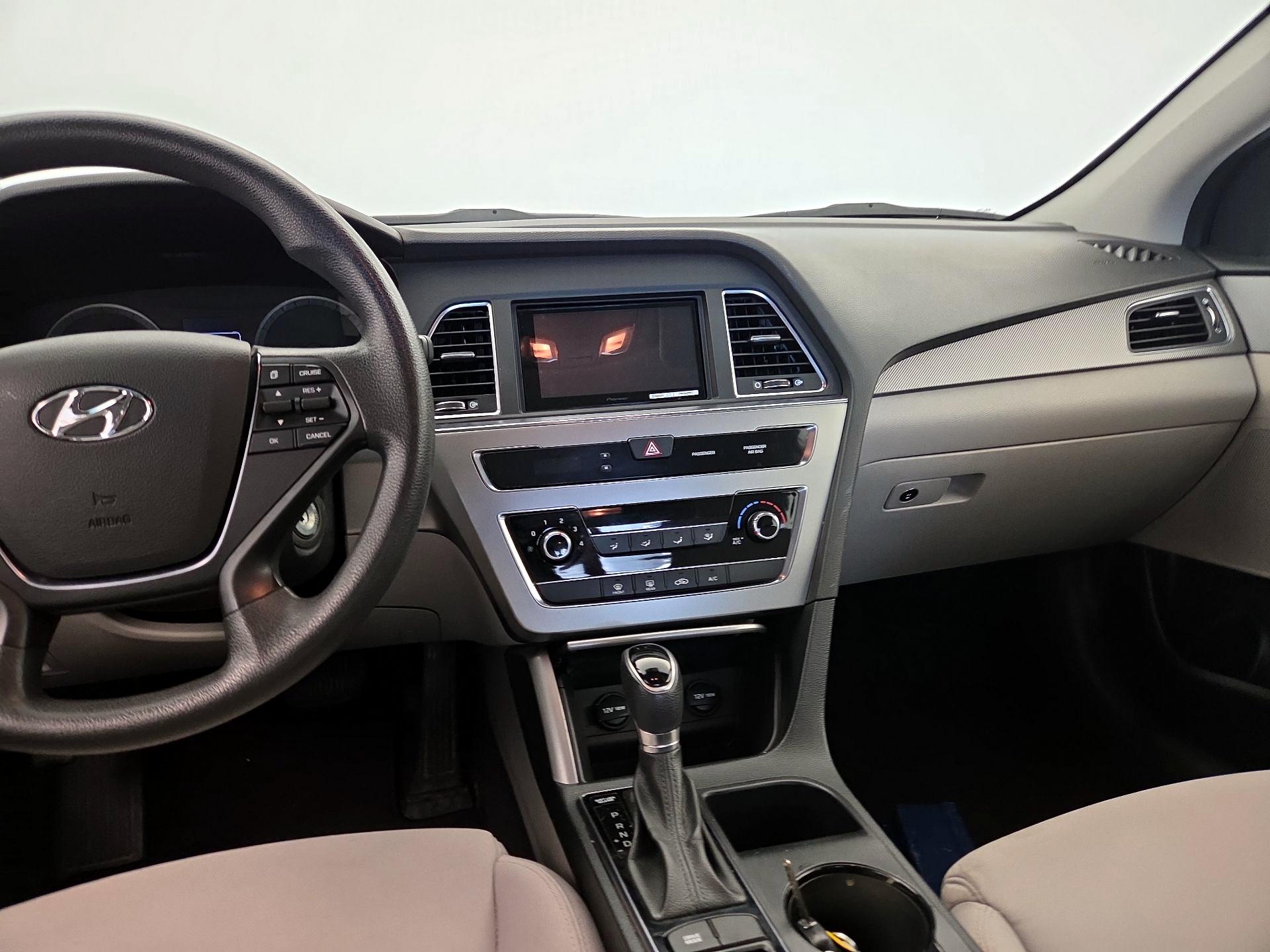 Thumbnail: 2017 Hyundai Sonata - 9