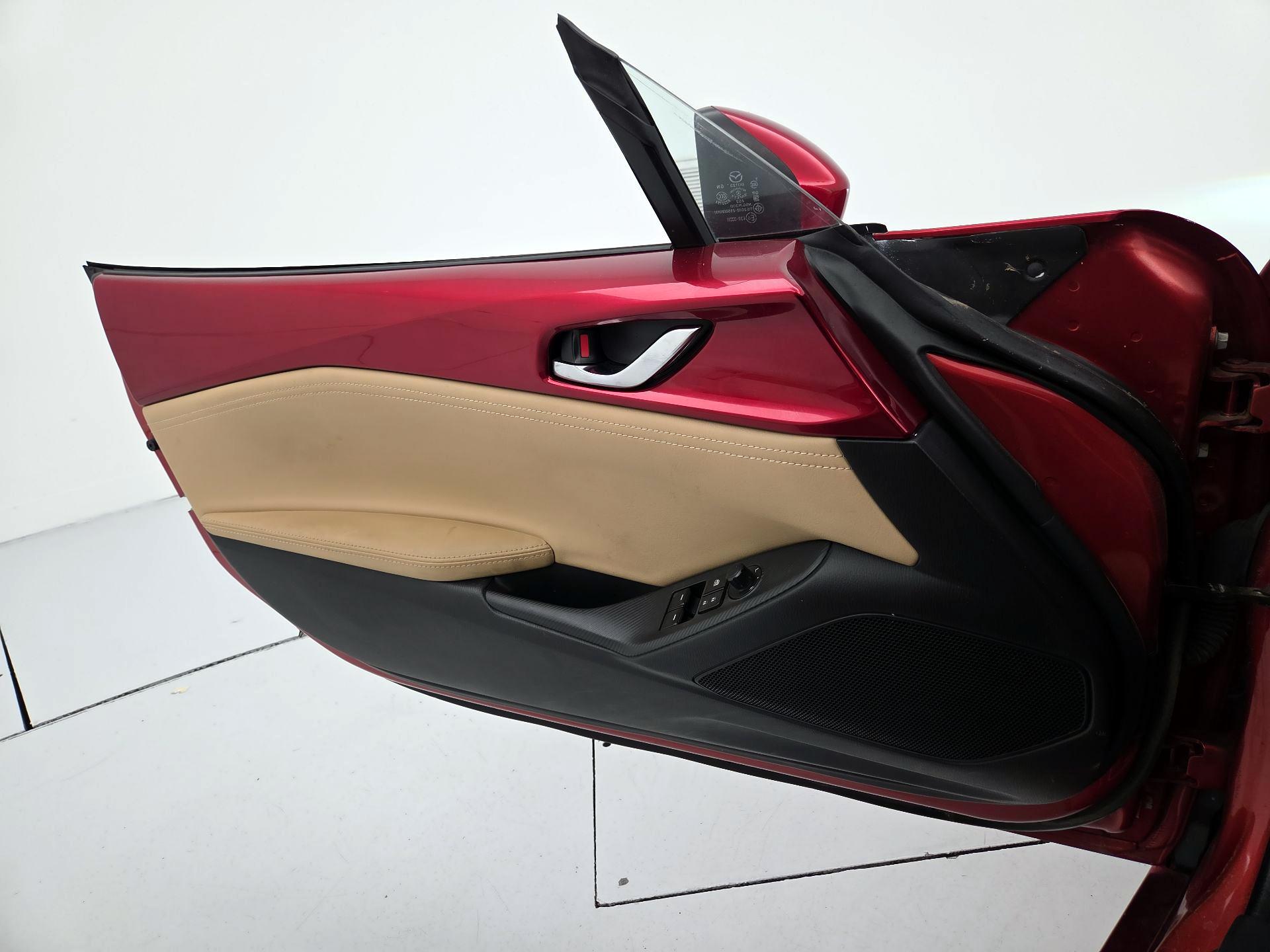 Thumbnail: 2019 Mazda MX-5 Miata - 12