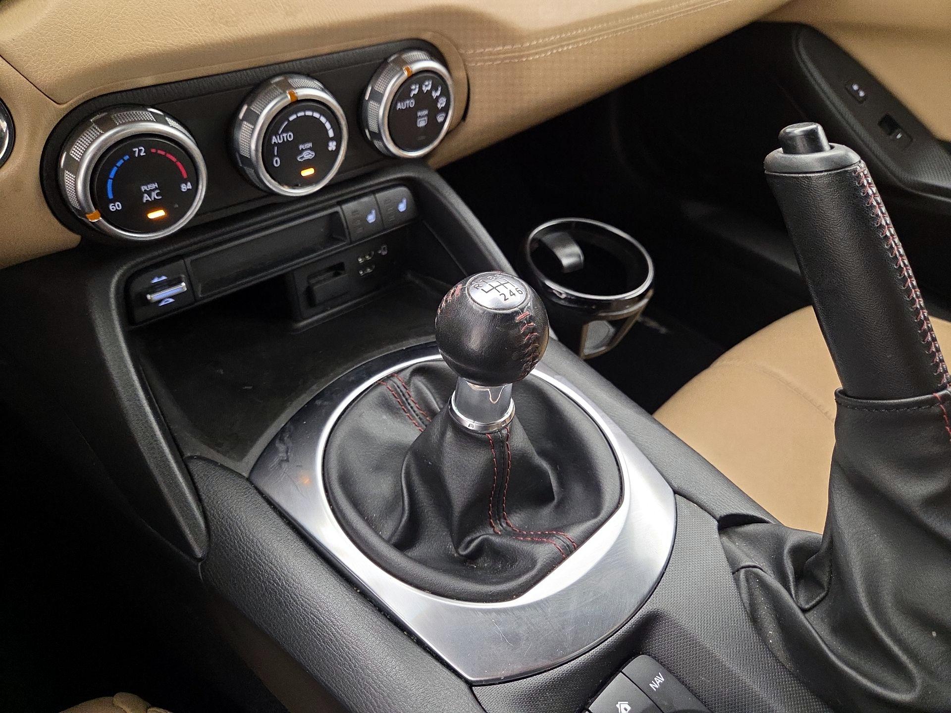 Thumbnail: 2019 Mazda MX-5 Miata - 17
