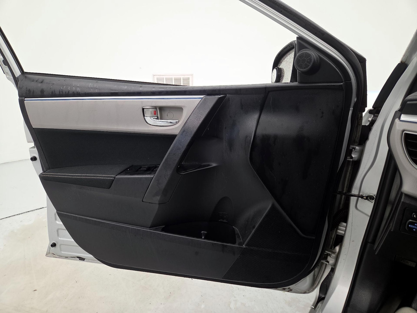 2016 Toyota Corolla LE - Photo 13