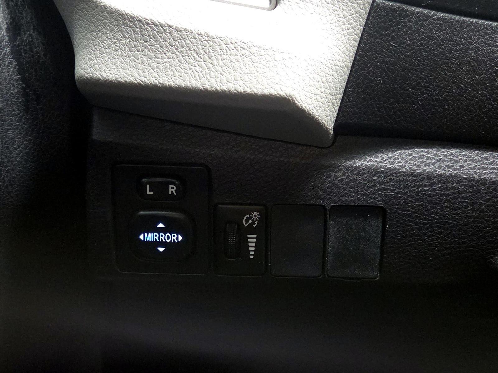 2016 Toyota Corolla LE - Photo 14