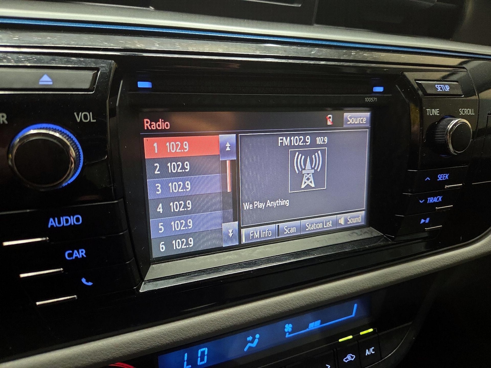 2016 Toyota Corolla LE - Photo 16