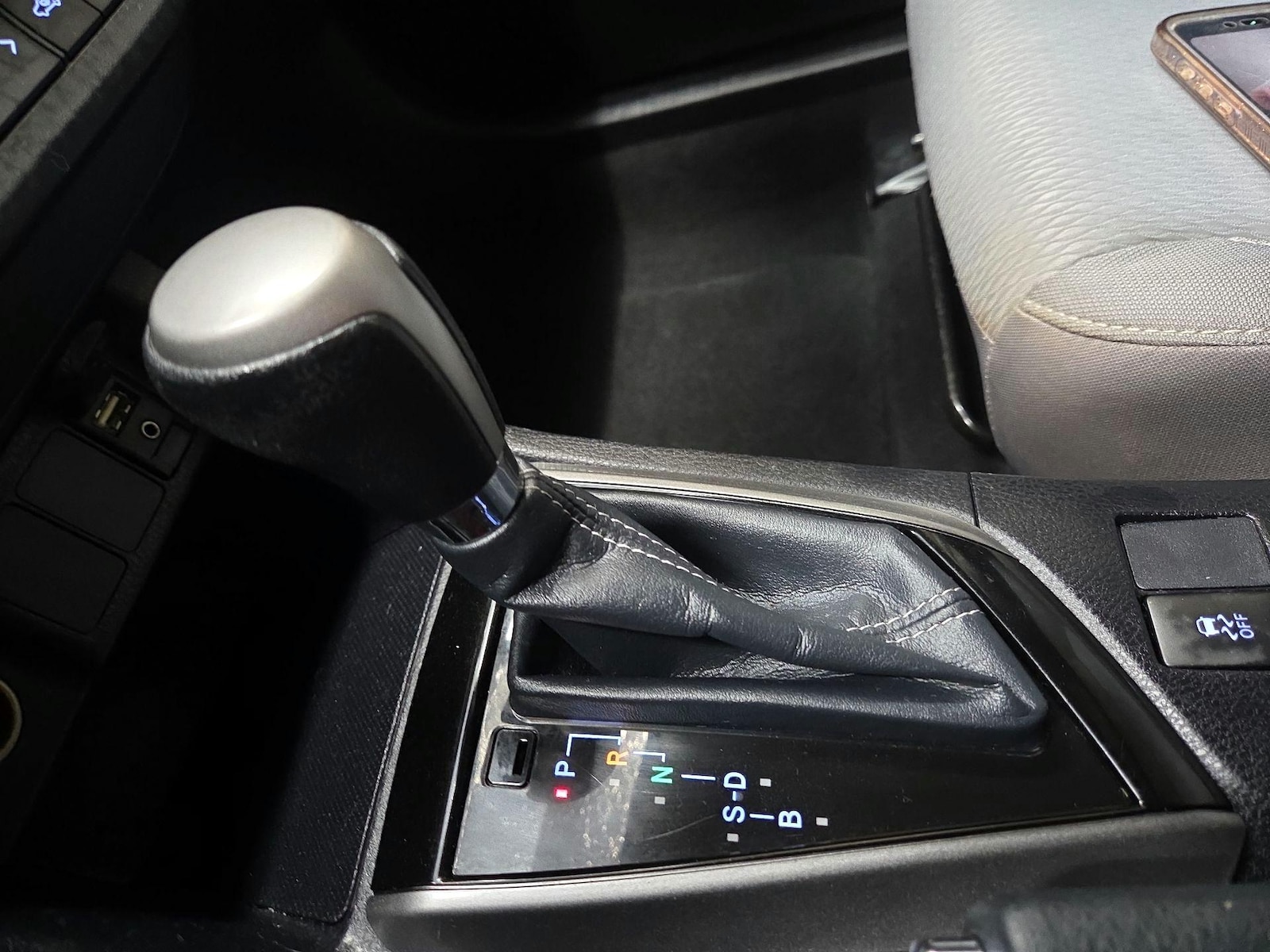 2016 Toyota Corolla LE - Photo 18