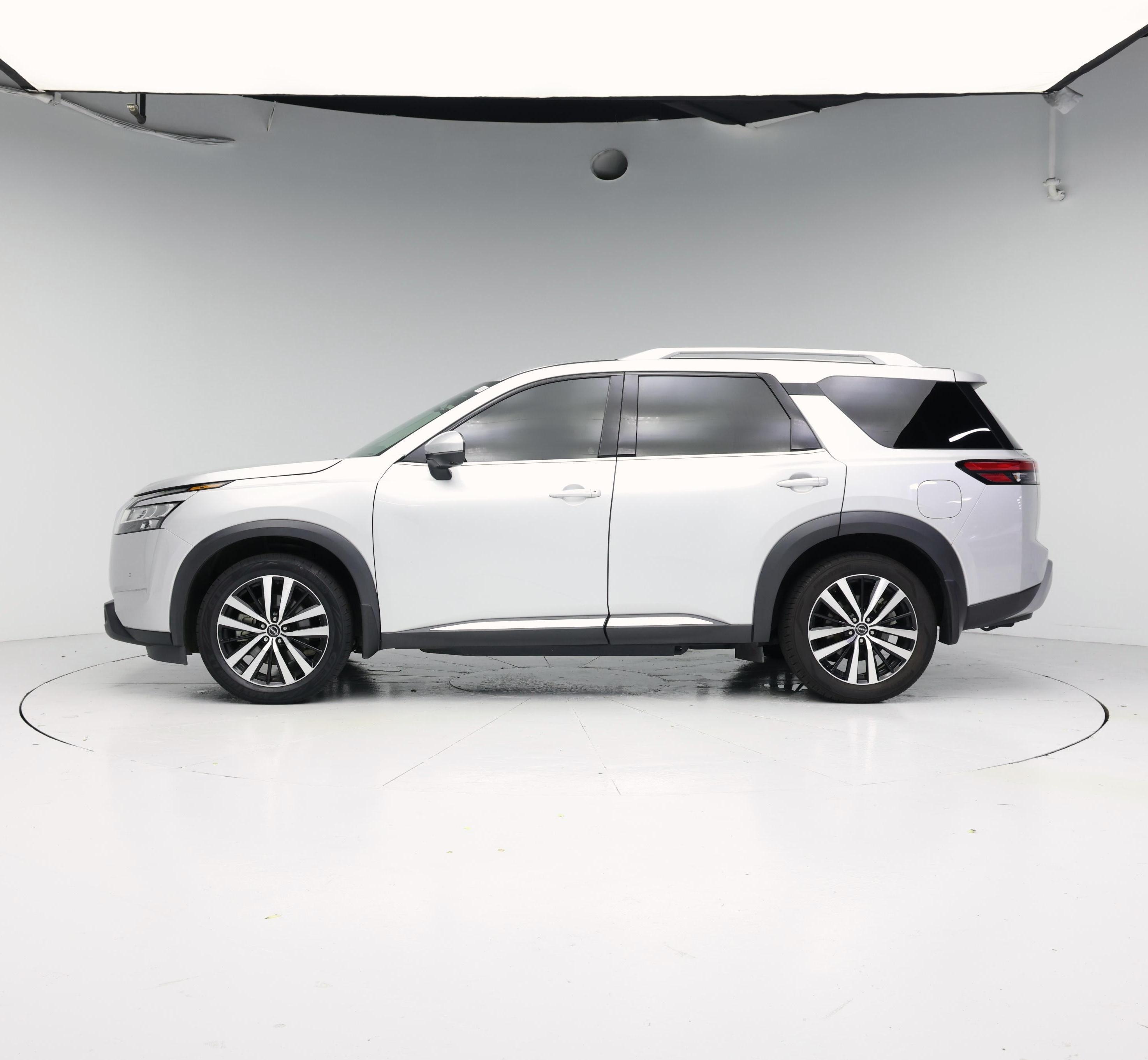 Thumbnail: 2023 Nissan Pathfinder - 3