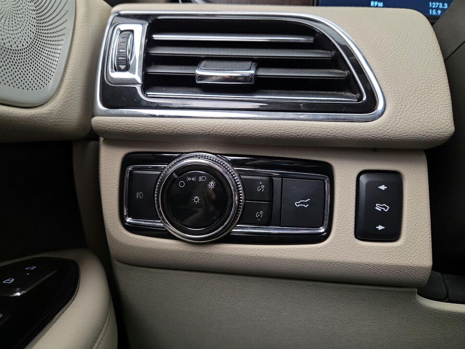 Thumbnail: 2018 Lincoln Navigator - 13
