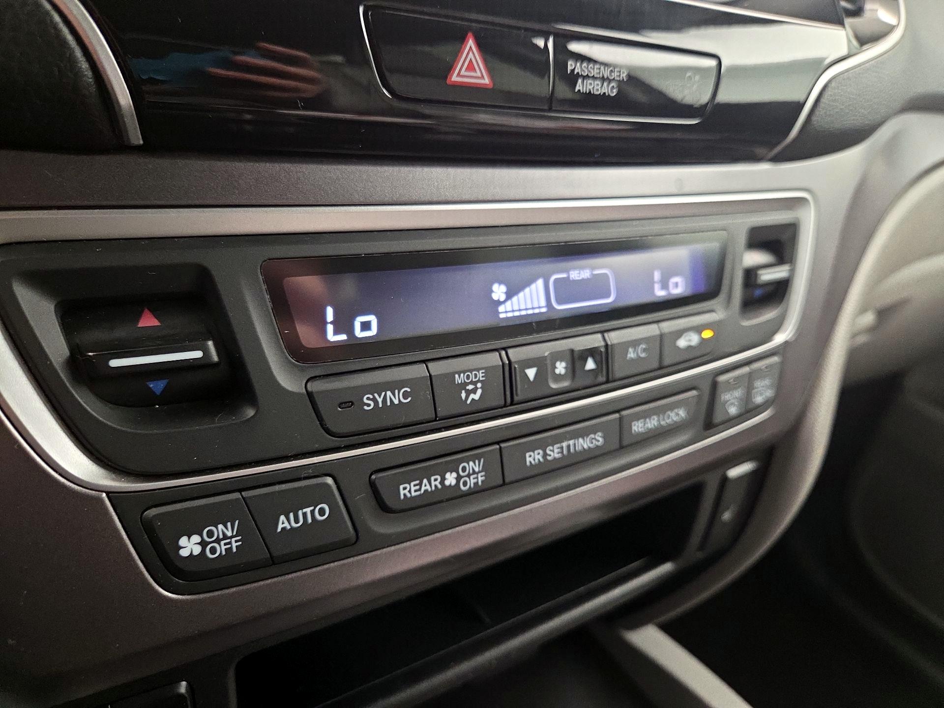 Thumbnail: 2019 Honda Pilot - 16