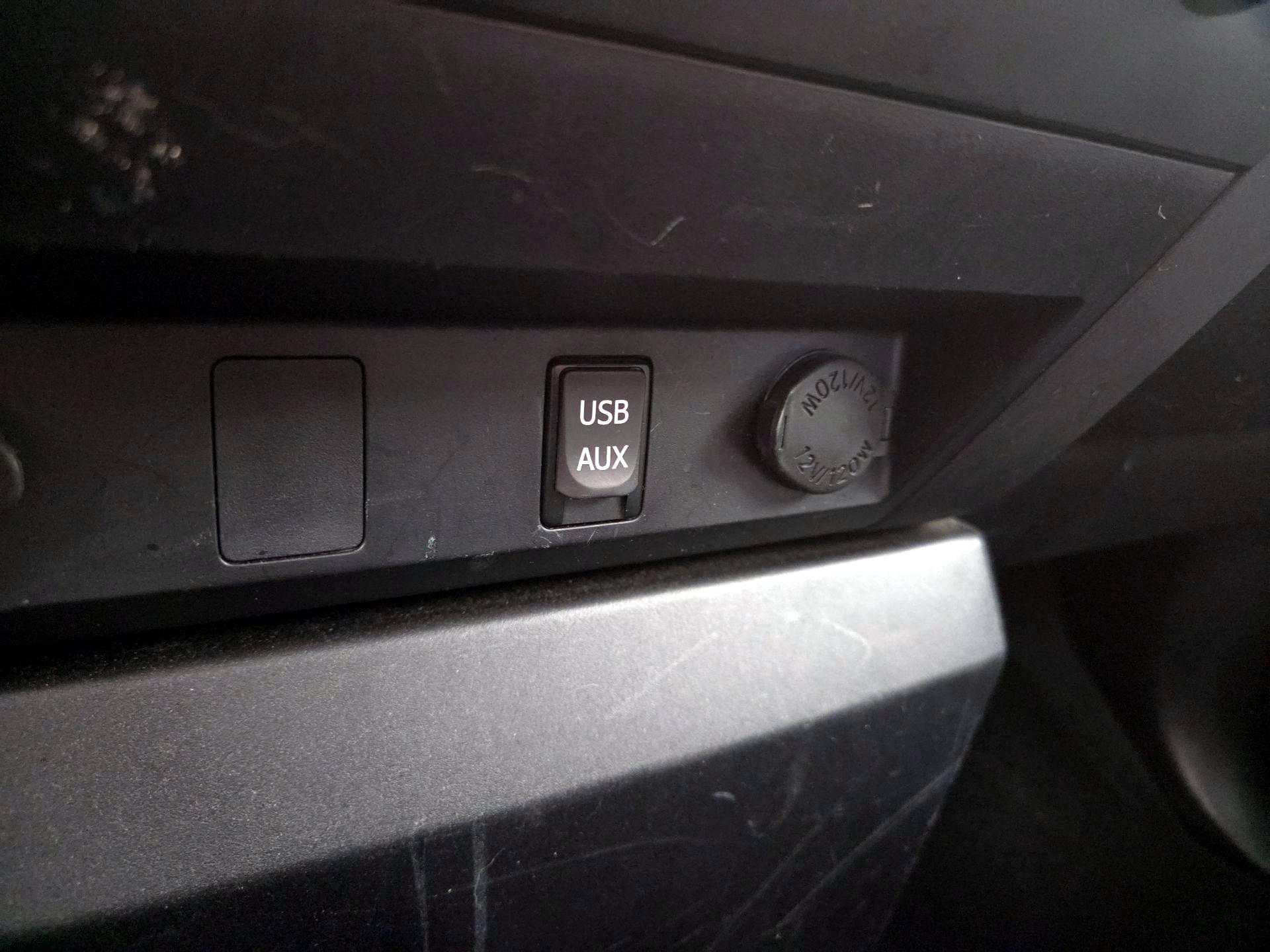 Thumbnail: 2015 Toyota Tundra - 18