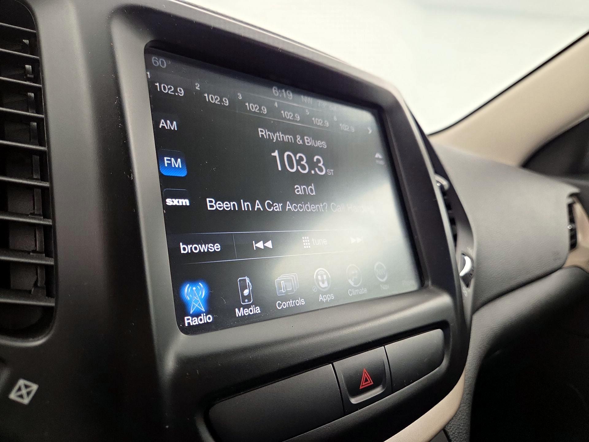 Thumbnail: 2016 Jeep Cherokee - 15