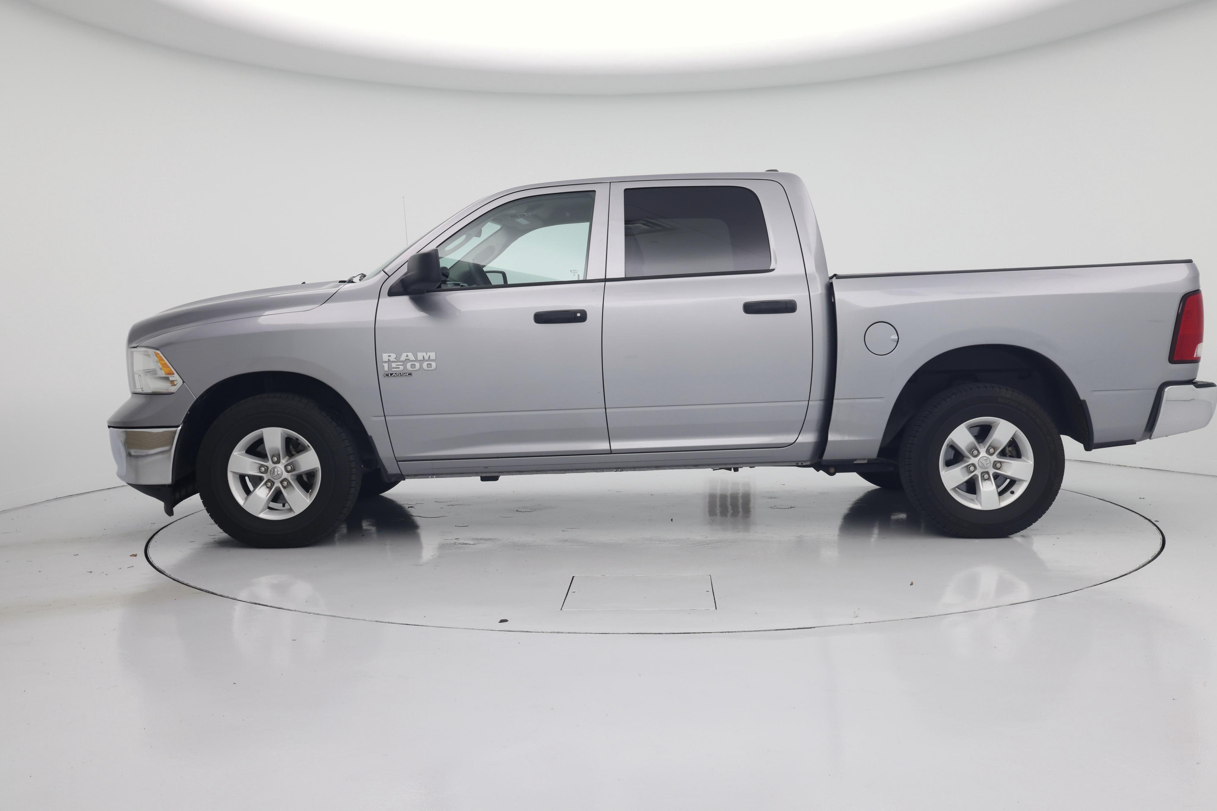 Thumbnail: 2022 RAM 1500 Classic - 3