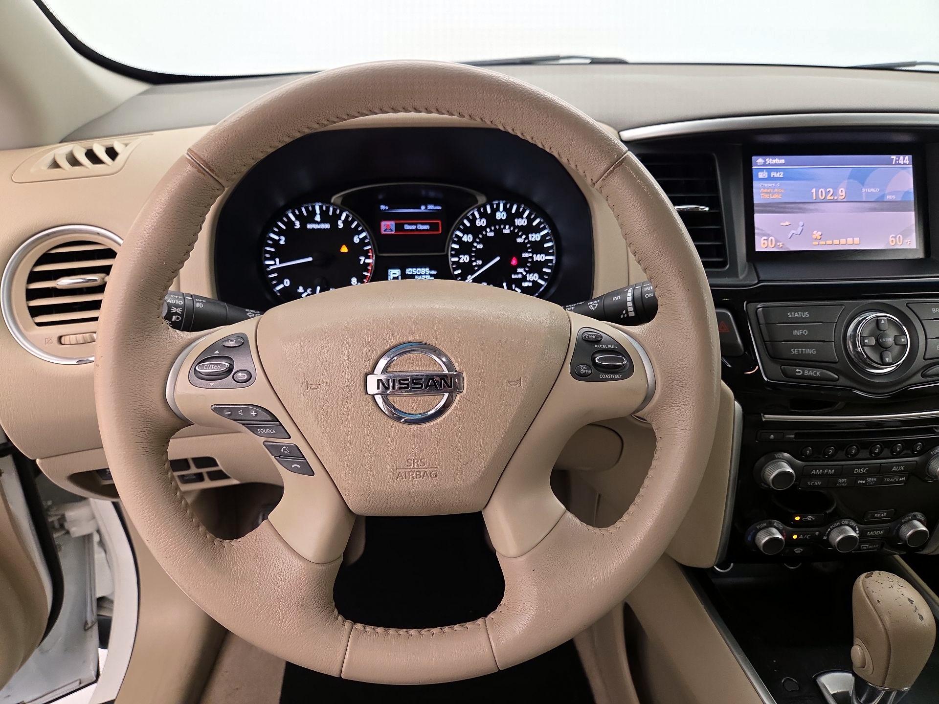 Thumbnail: 2015 Nissan Pathfinder - 10