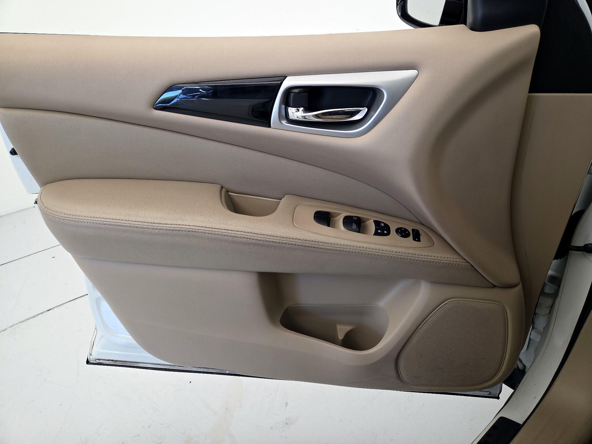 Thumbnail: 2015 Nissan Pathfinder - 12