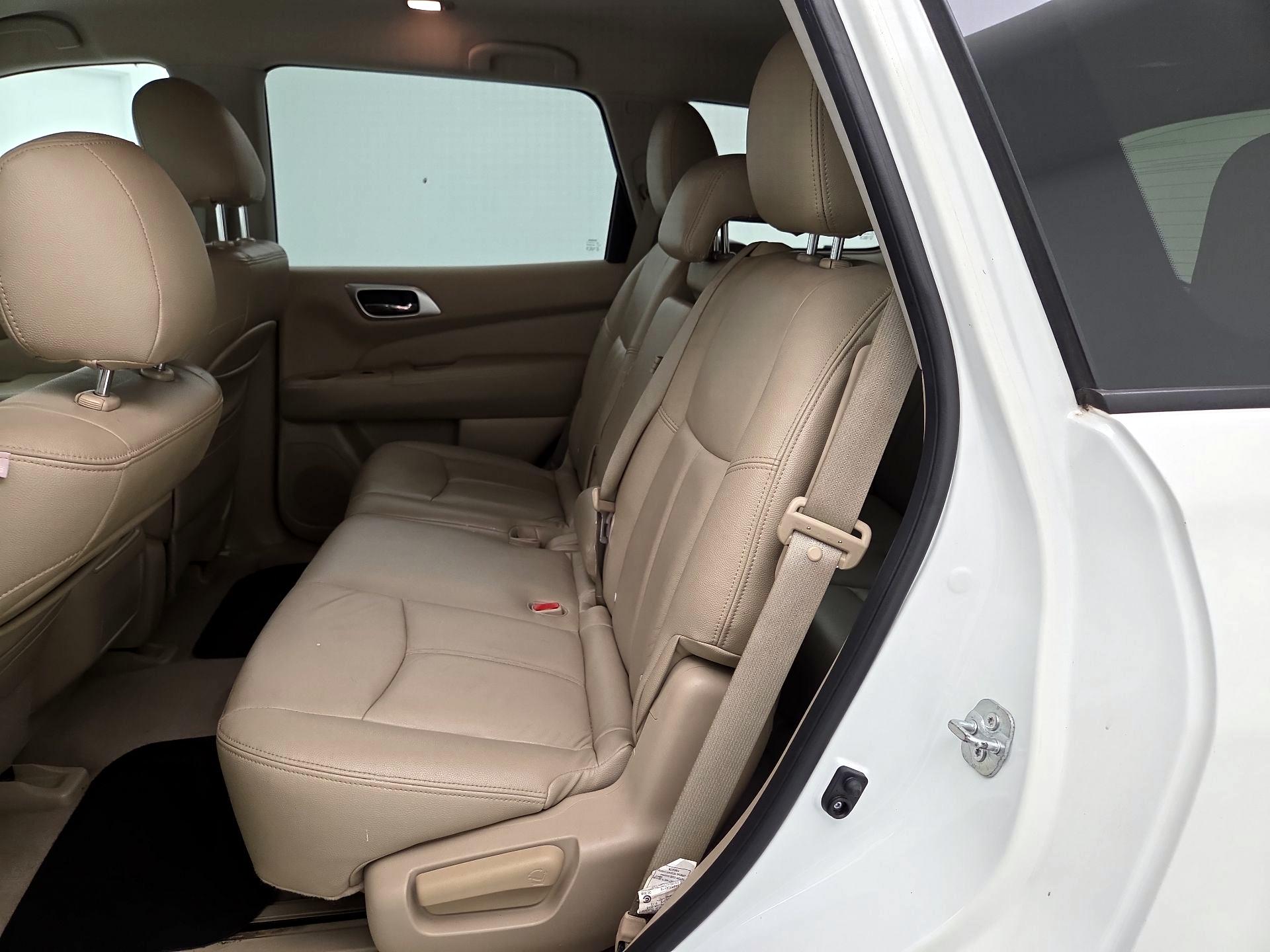 Thumbnail: 2015 Nissan Pathfinder - 19