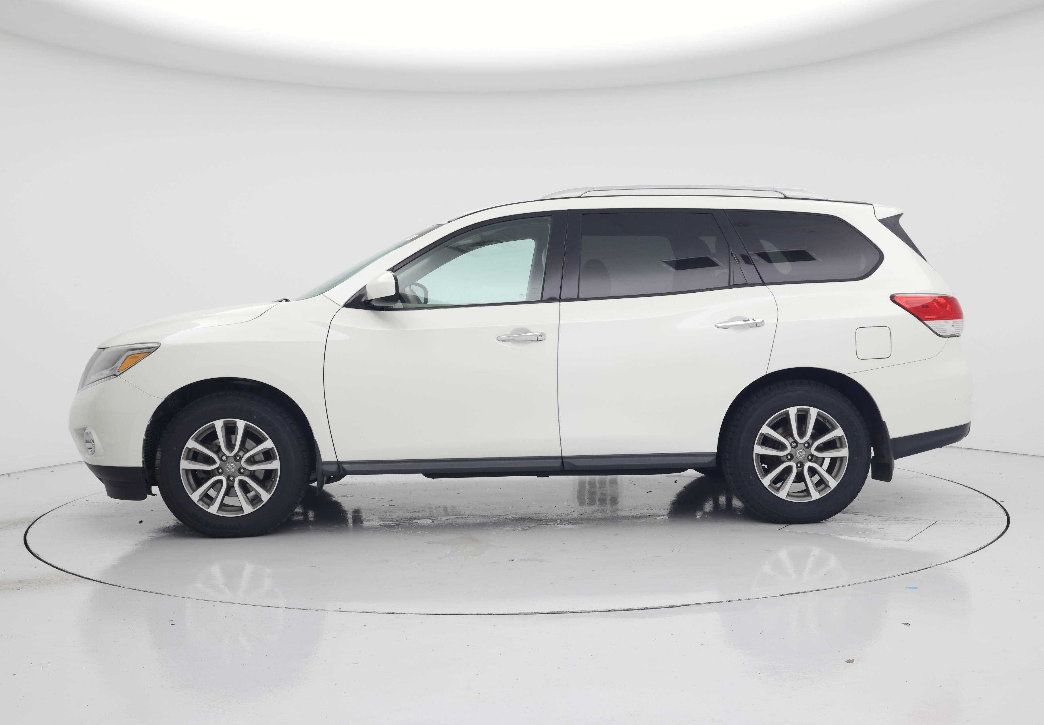 Thumbnail: 2015 Nissan Pathfinder - 3