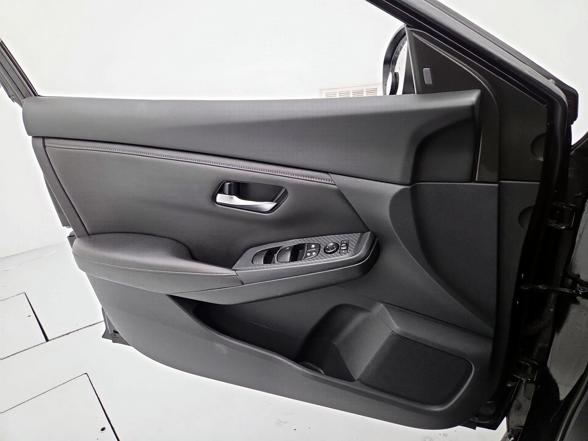 Thumbnail: 2020 Nissan Sentra - 12
