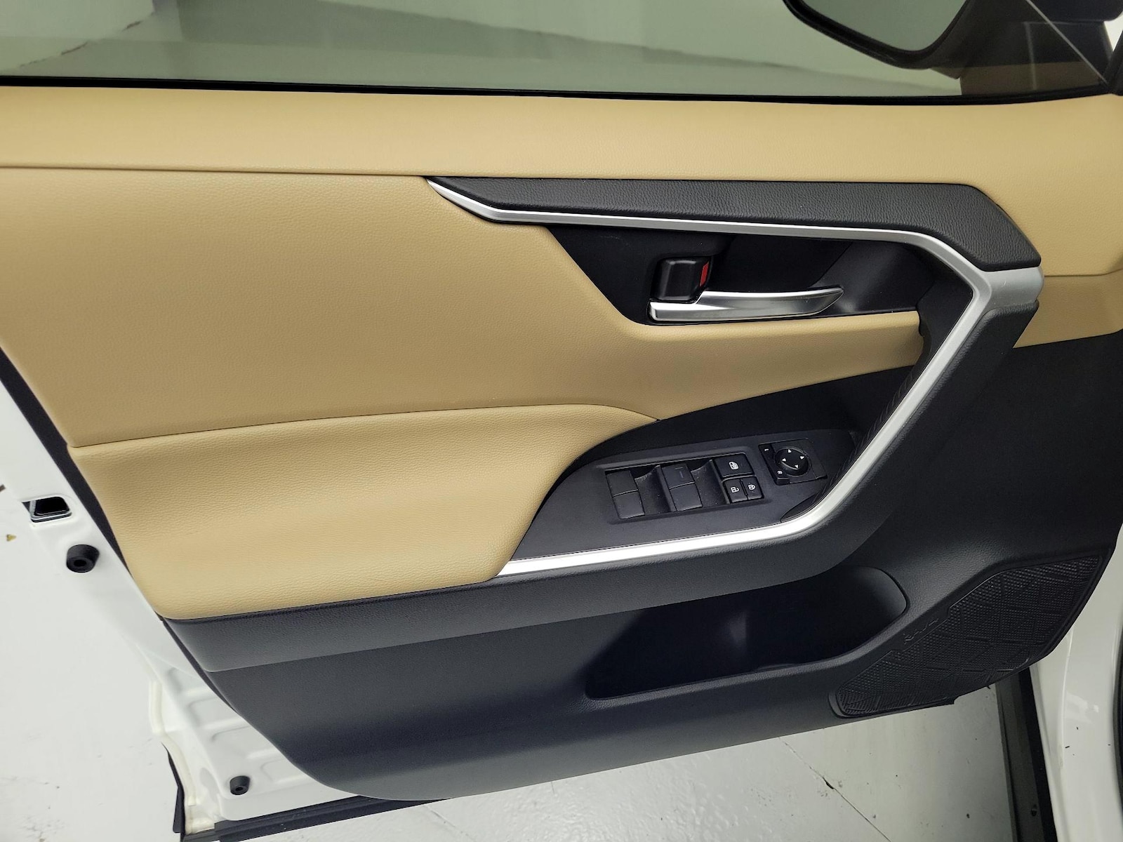 2020 Toyota RAV4 XLE - Photo 13