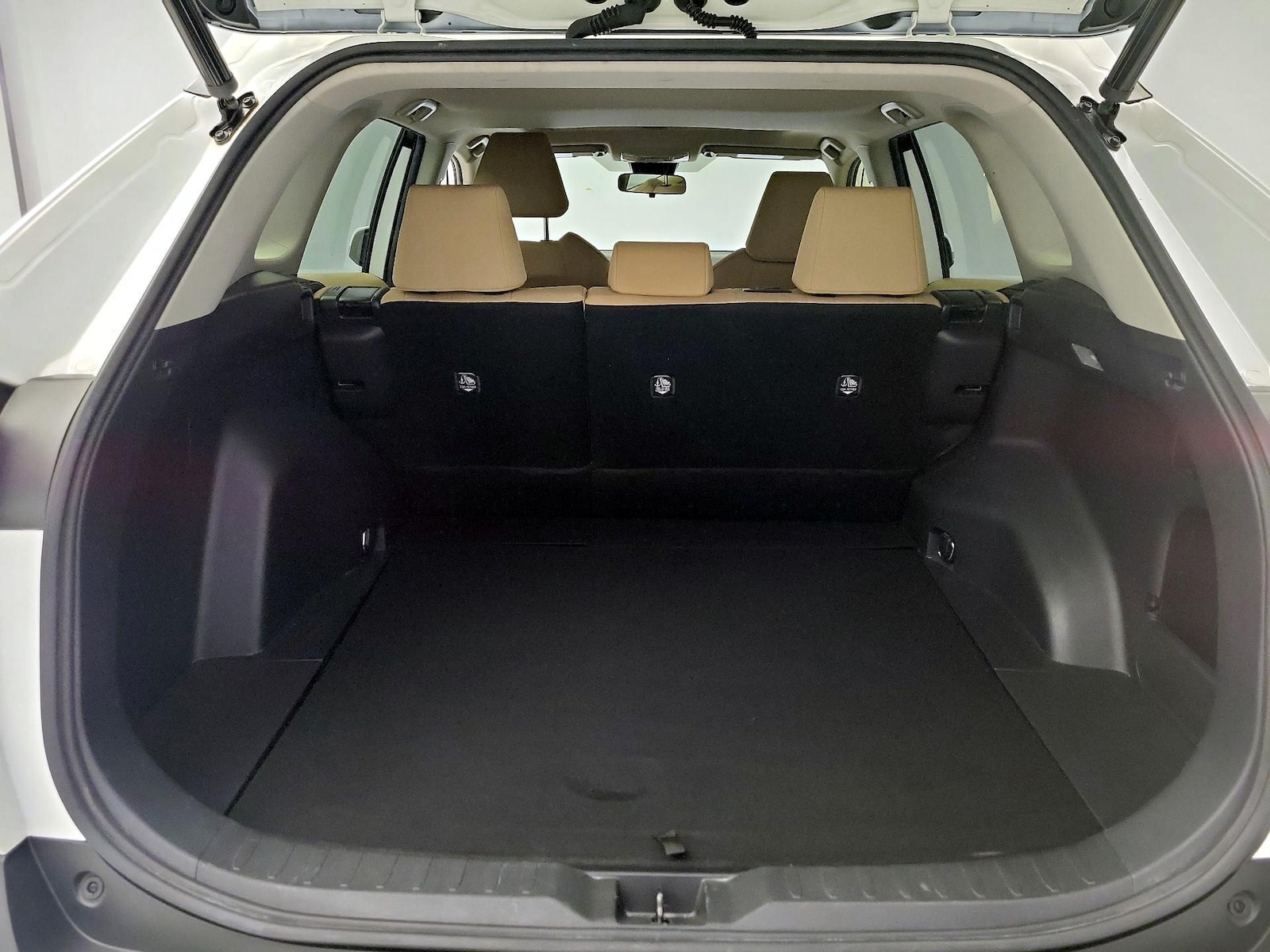 2020 Toyota RAV4 XLE - Photo 22