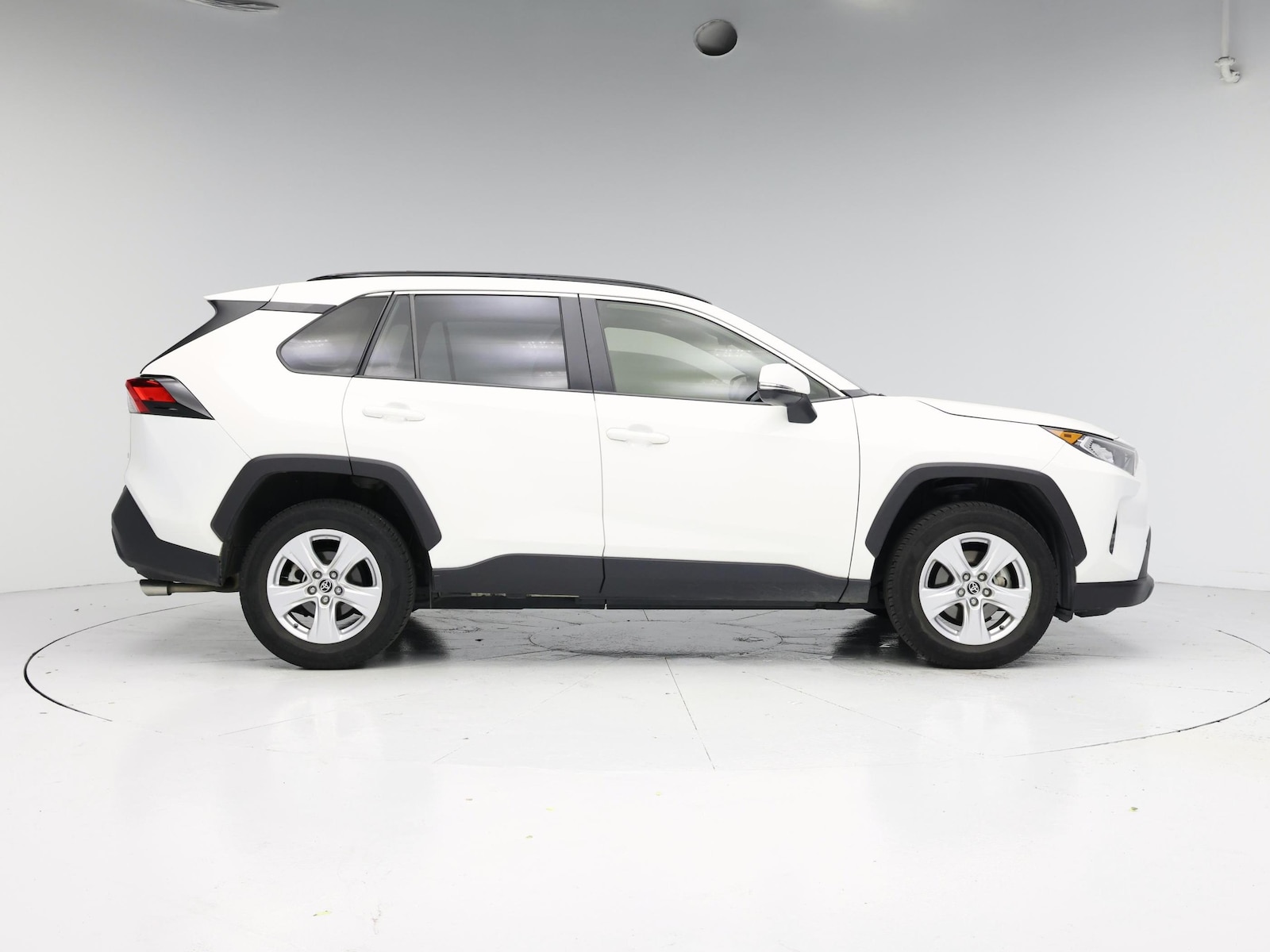 2020 Toyota RAV4 XLE - Photo 8